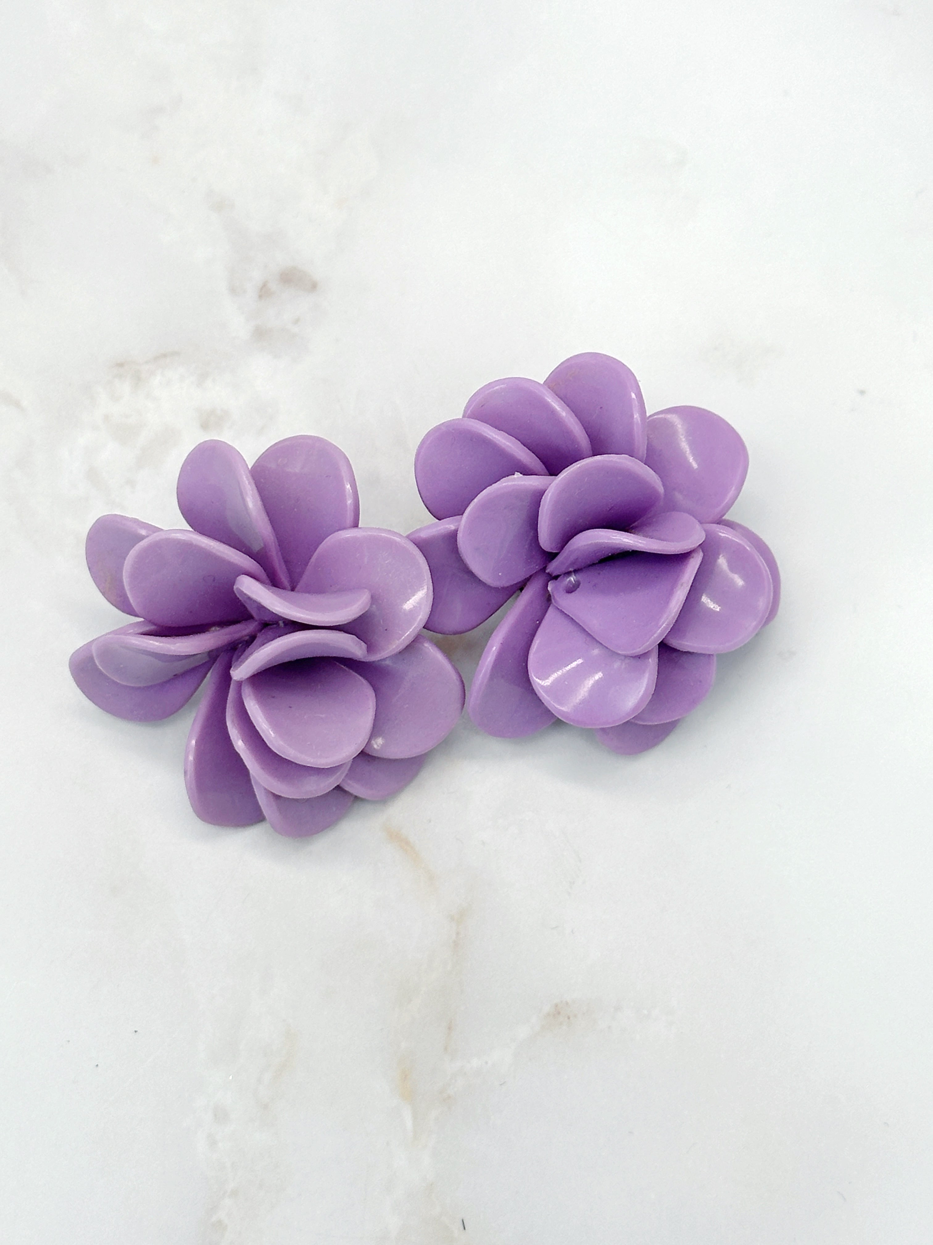 Vintage Blumen-Ohrclips in Lila um 1950