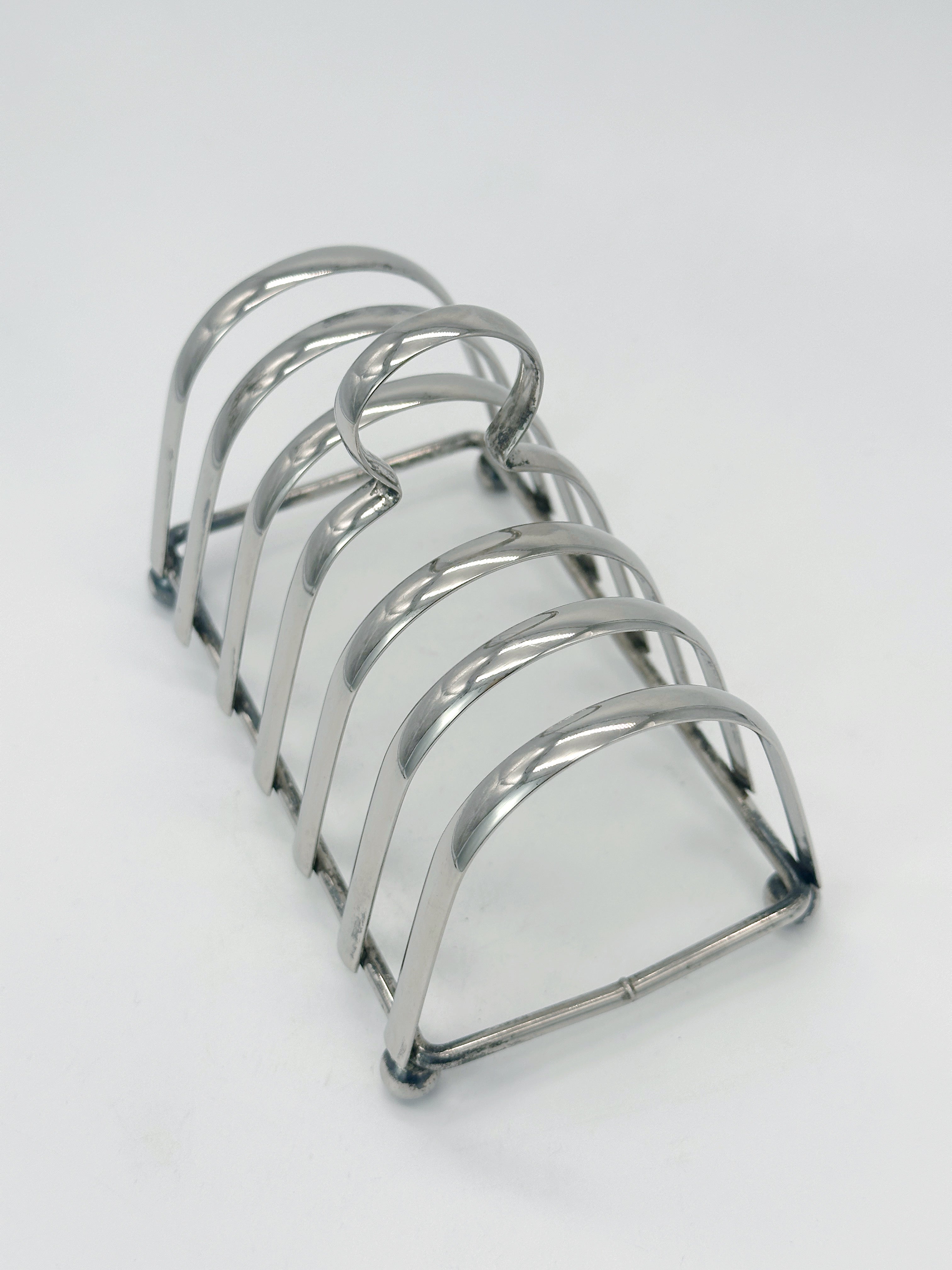 Versilberter Art Déco Toastständer von Walker & Hall England um 1930