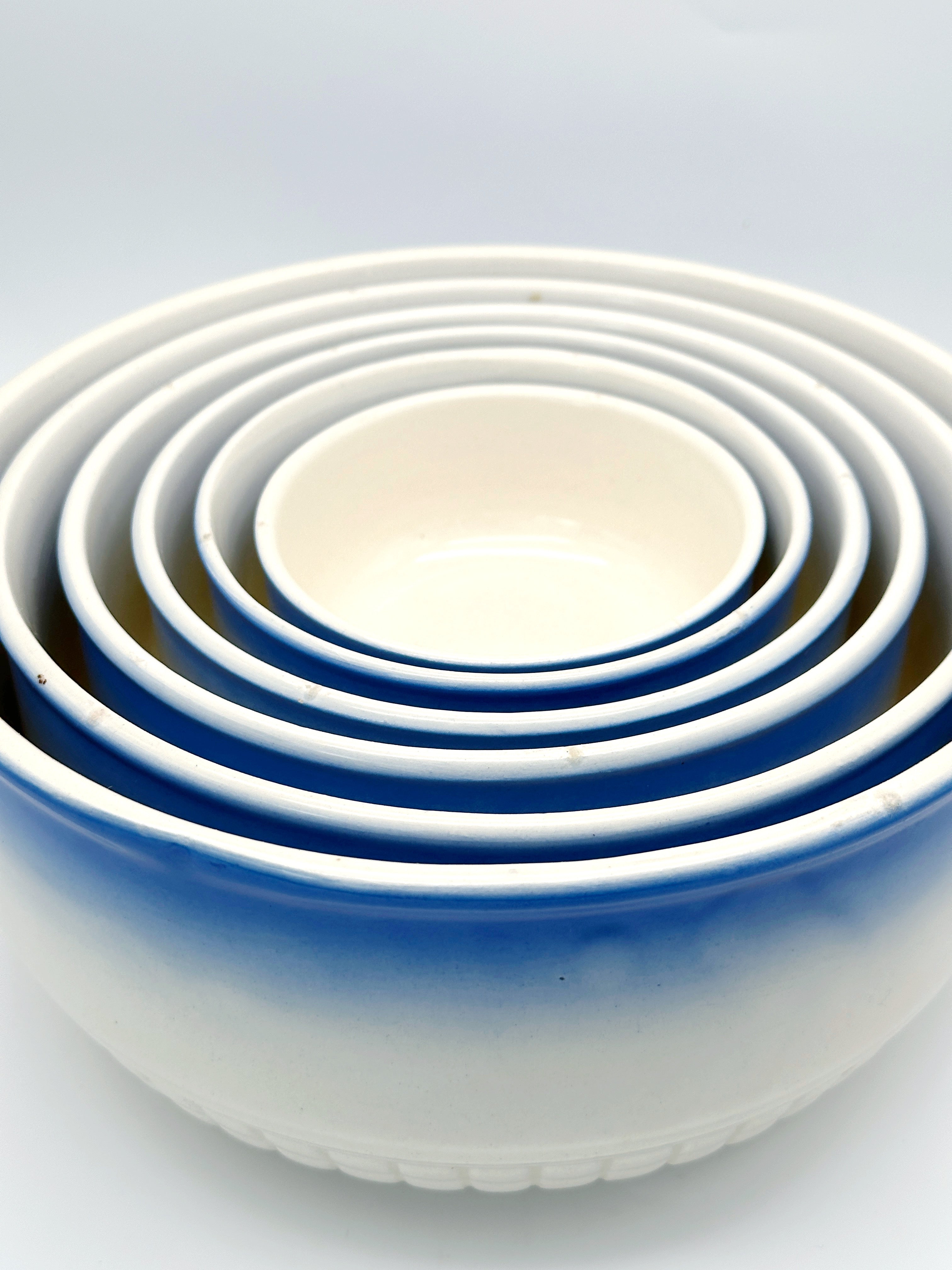 Set aus 6 blauen Schalen mit Spritzdekor, um 1930