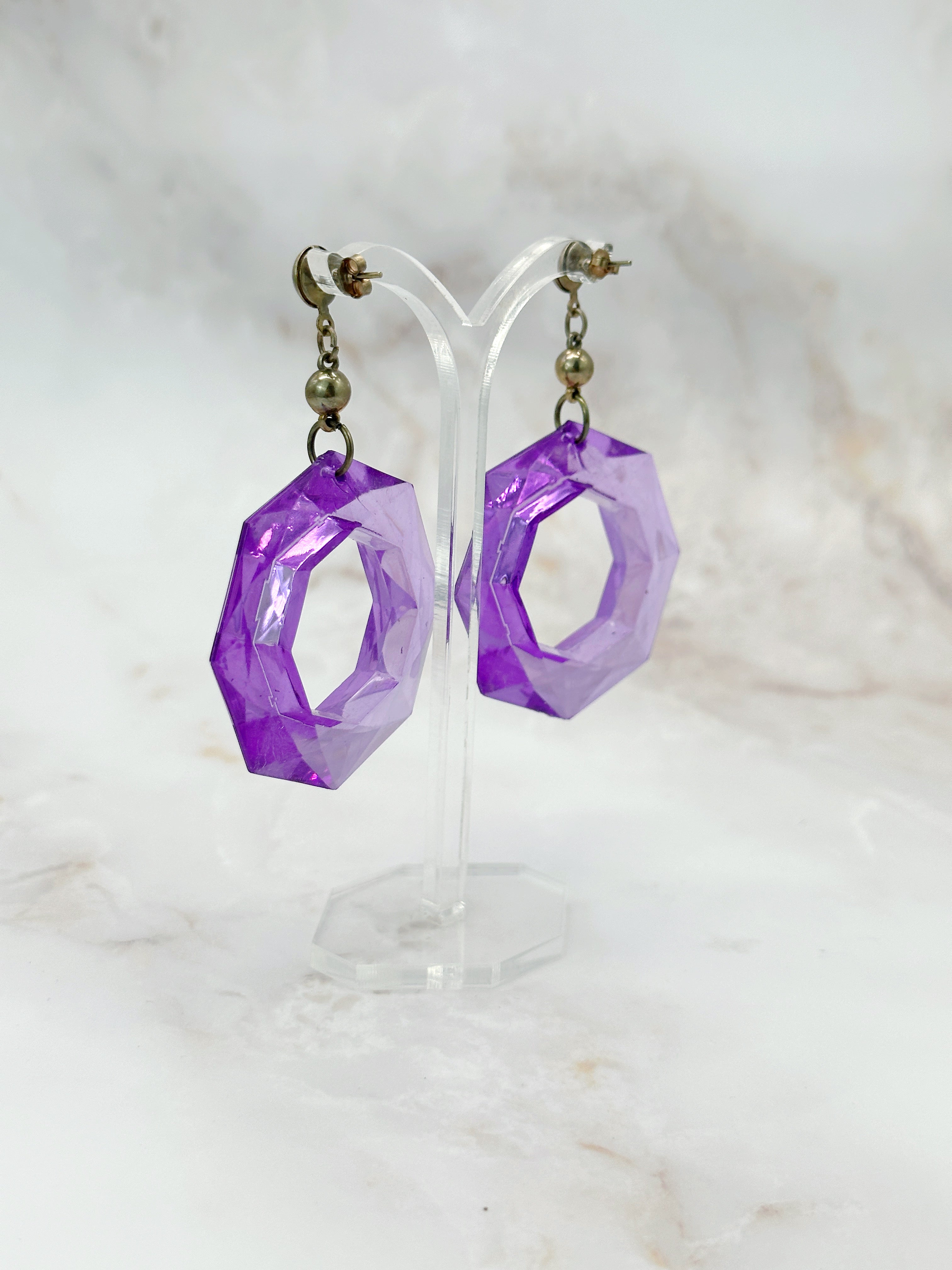 Lila Vintage Ohrhänger aus geschliffenen Acryl-Ringen