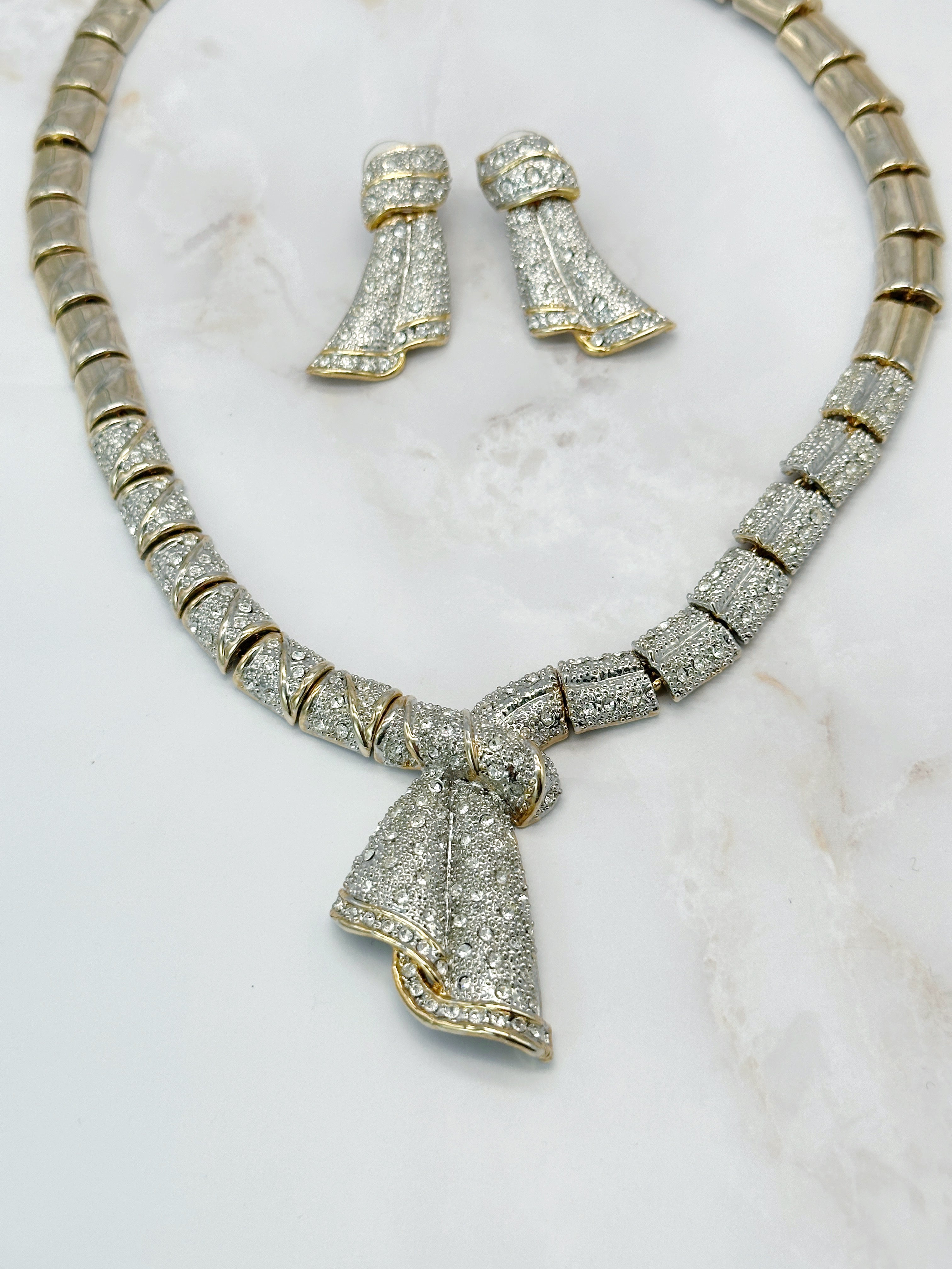 Exquisites Vintage Schmuckset mit Collier & Ohrhängen, Strass & vergoldet
