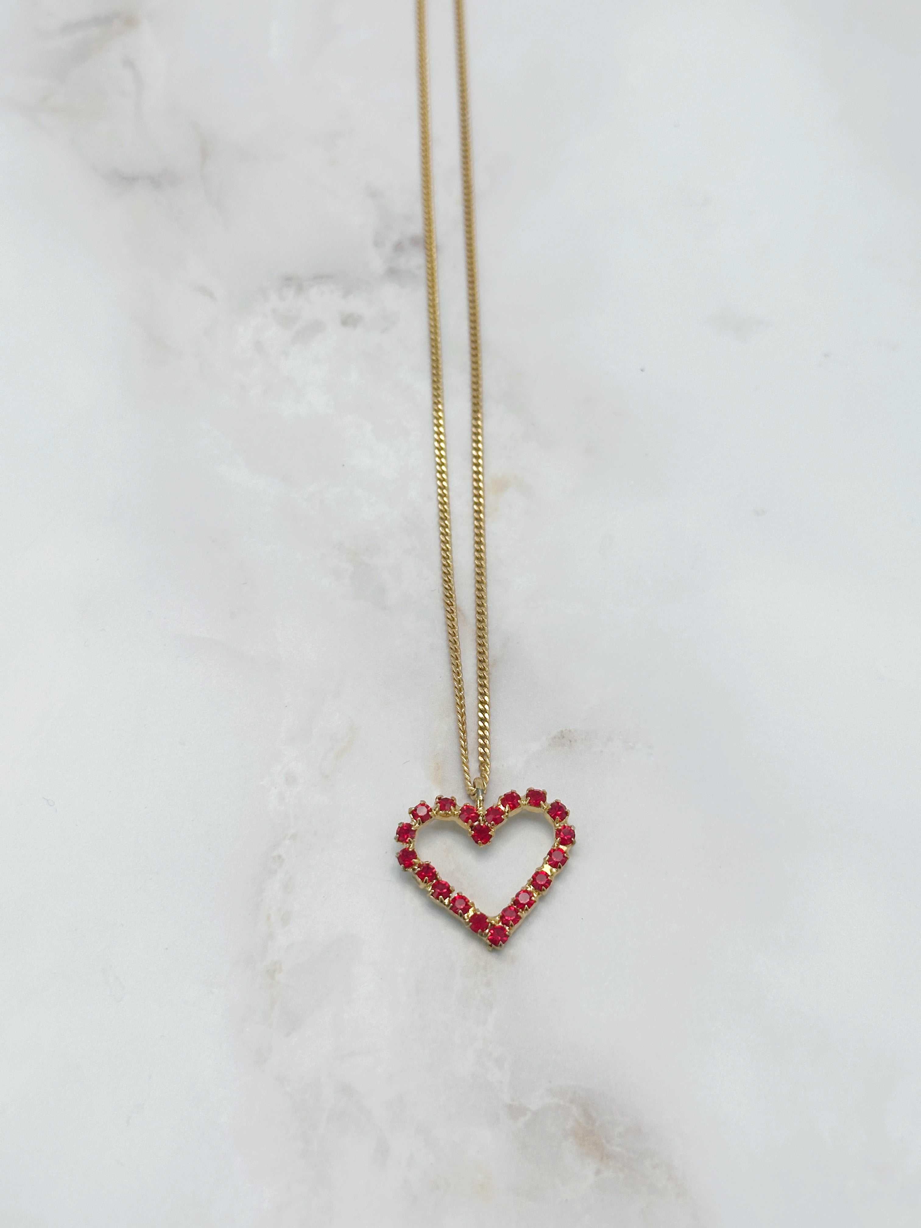Feine vergoldete Vintage Halskette mit rotem Strass-Herz