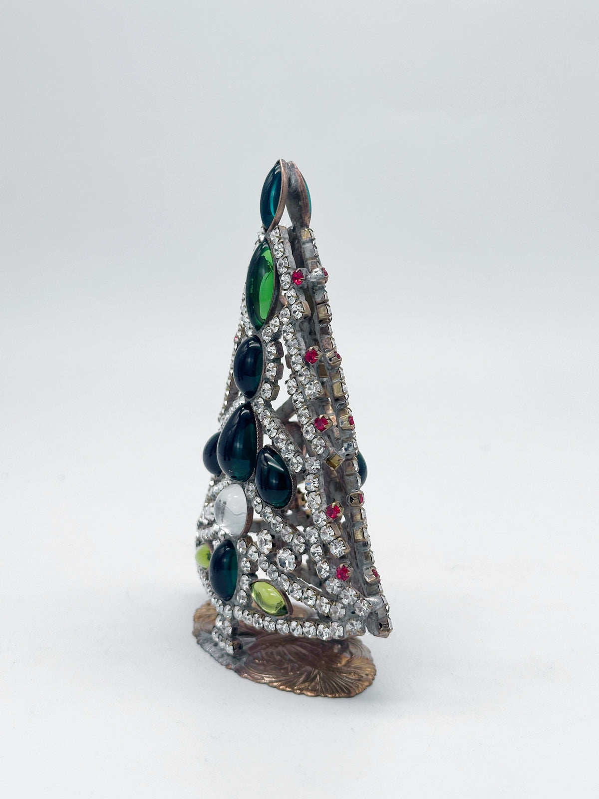 Gablonzer Christbaum mit klaren Glassteinen und bunten Glascabochons