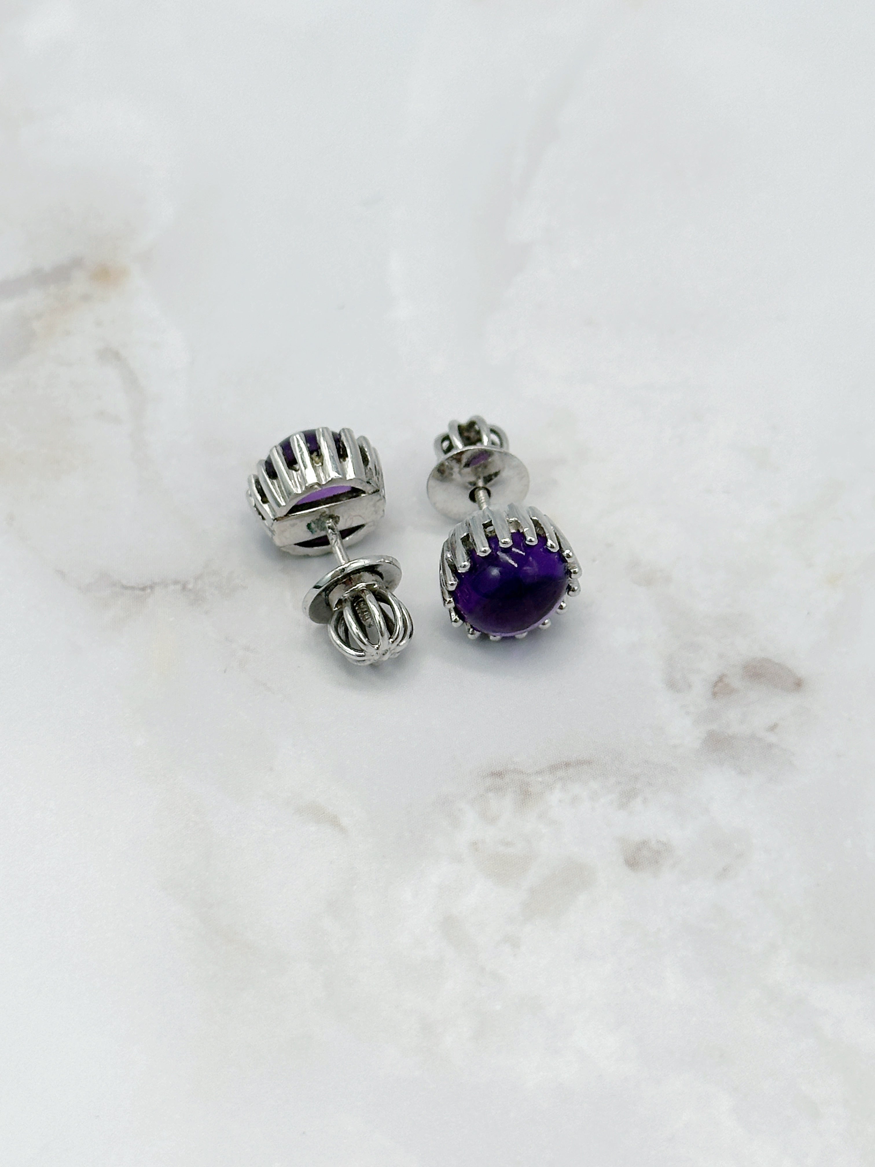 Elegante Amethyst Ohrstecker 585 Weißgold Cabochon