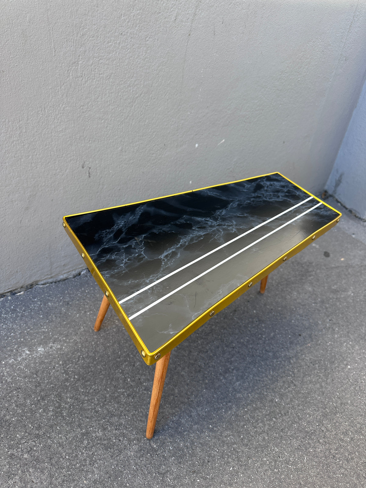 Mid-Century Hocker in Trapezform aus der DDR um 1960/70