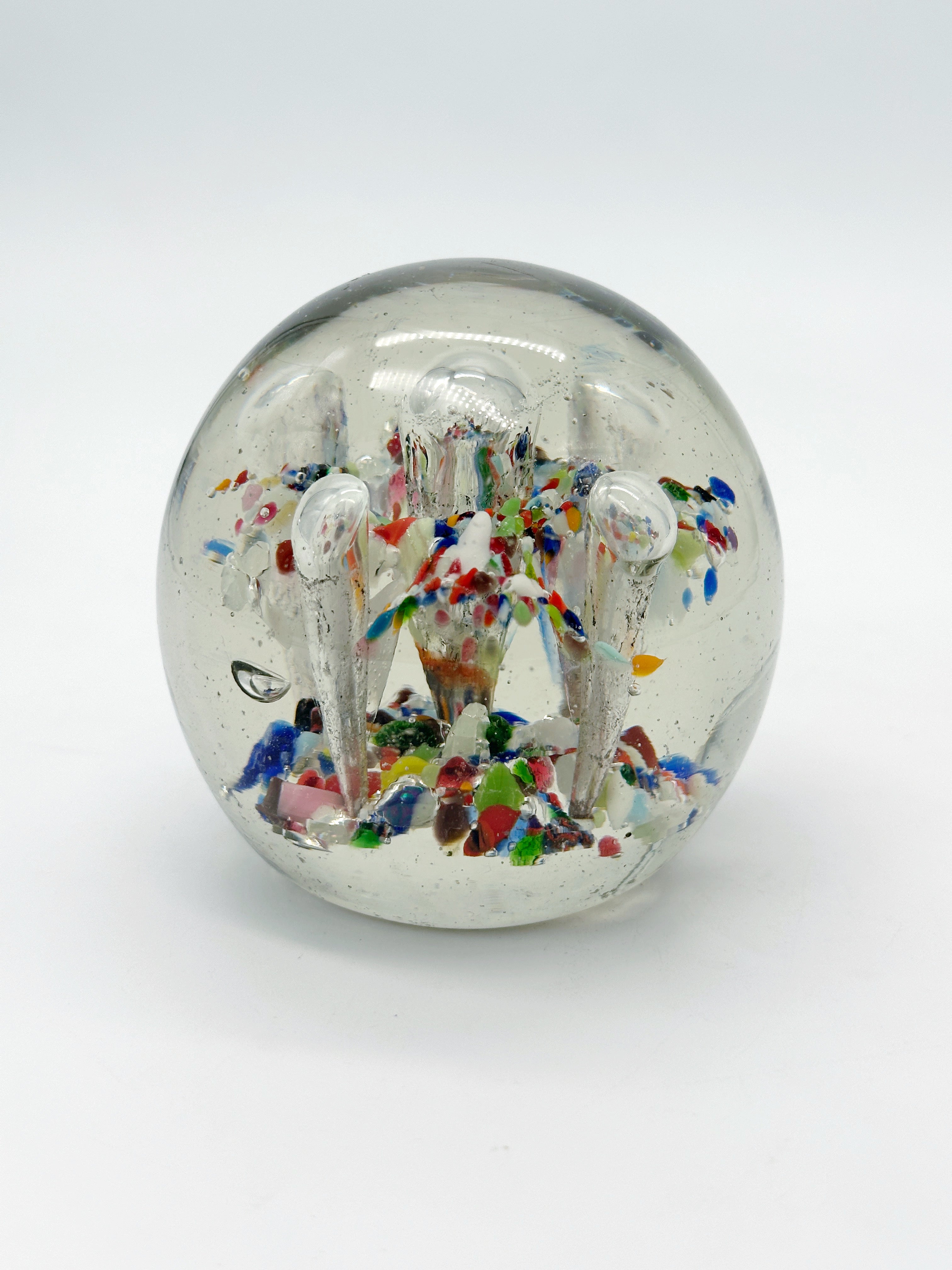 Glas-Paperweight mit Millefiori-Muster & Lufteinschlüssen