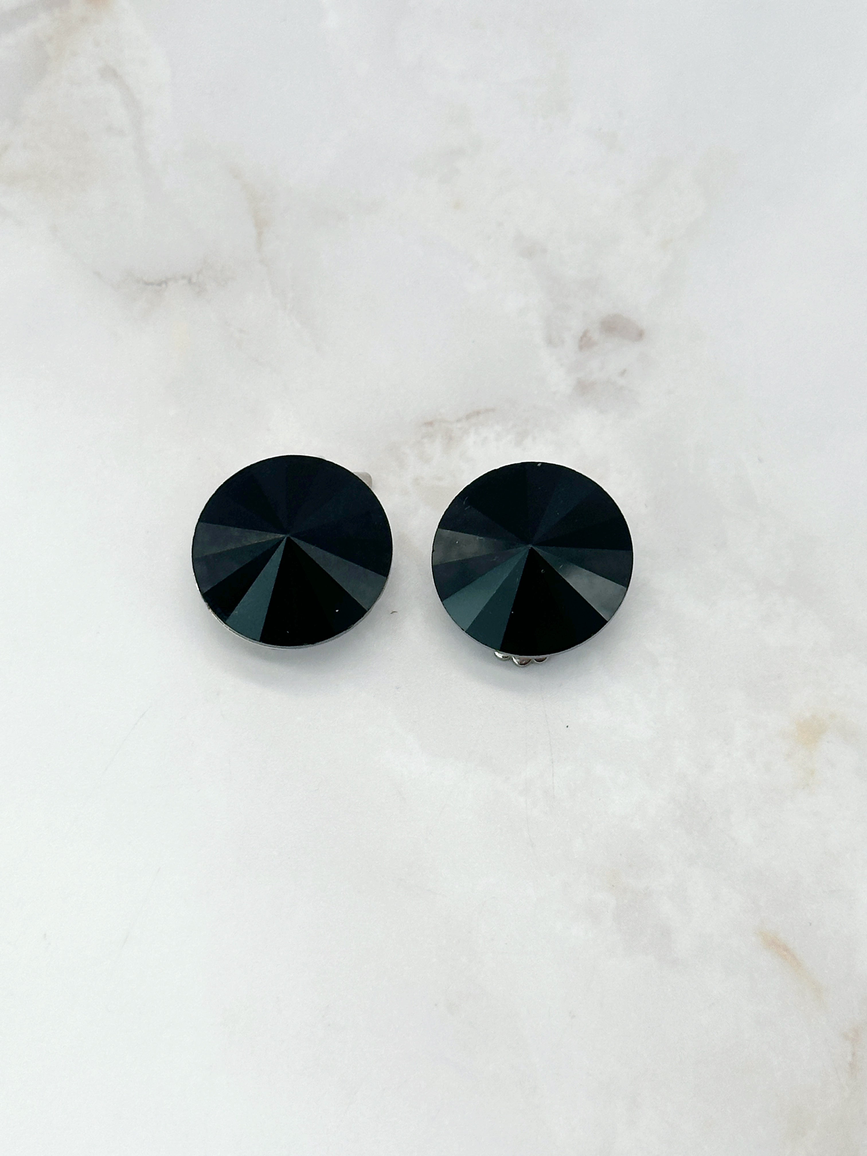 Vintage Ohrclips mit schwarzem rundem Glas