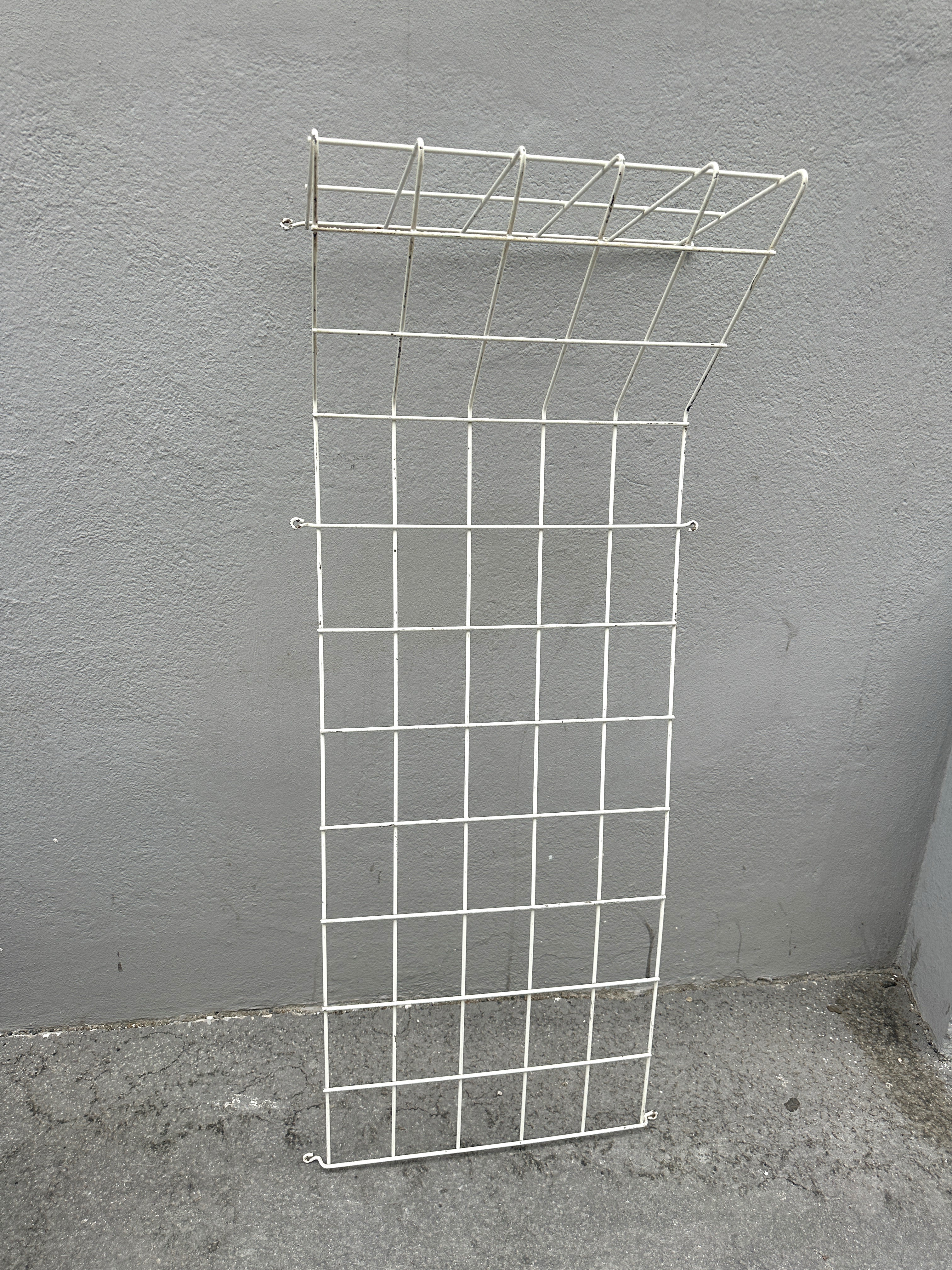 Vintage Wandgarderobe String in Weiß