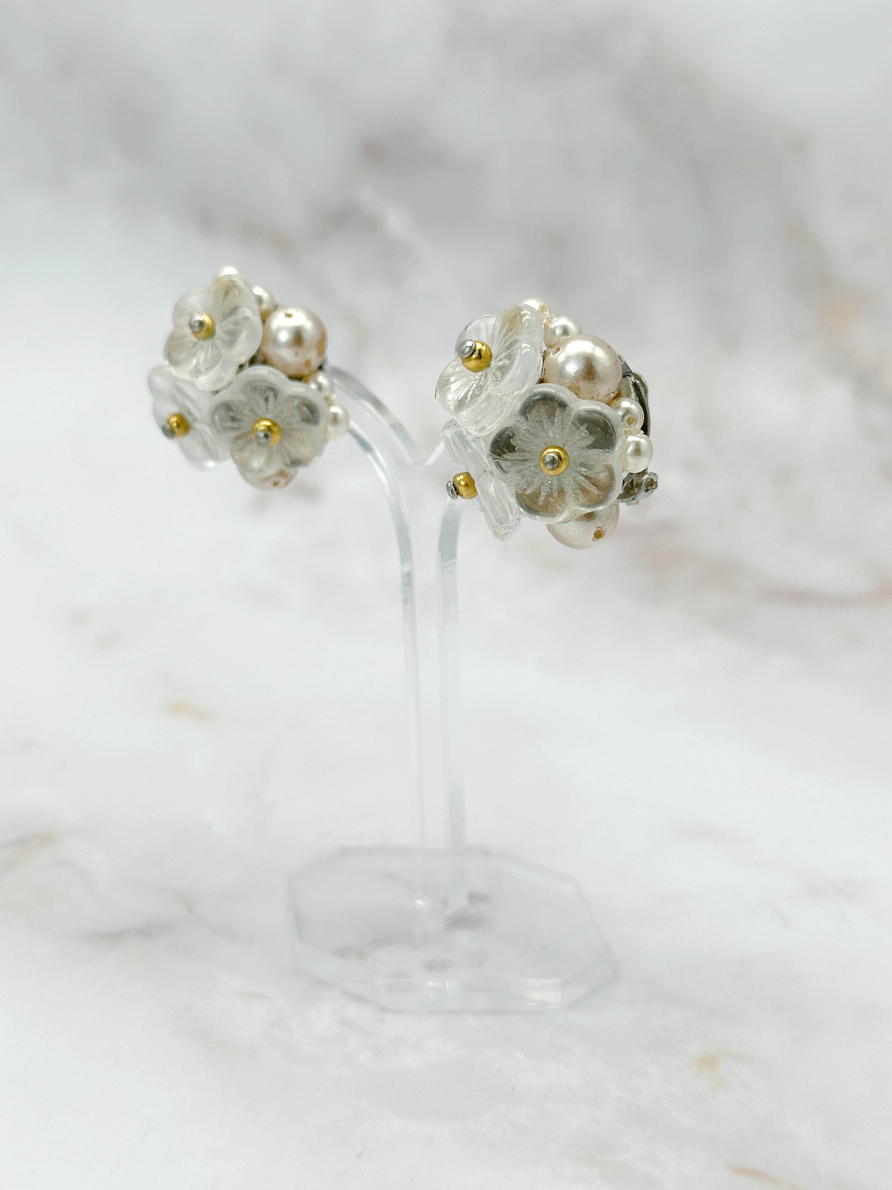 Romantische Vintage Ohrclips mit Glasblüten und Kunstperlen
