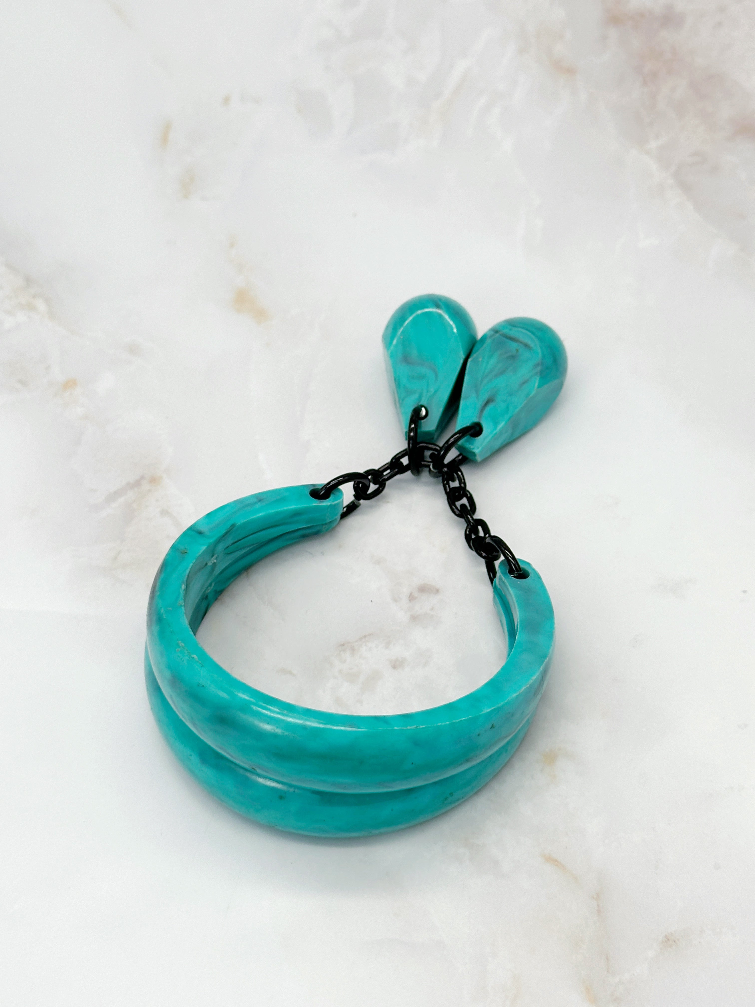 Türkiser Lucite Armreif mit Tassel-Detail