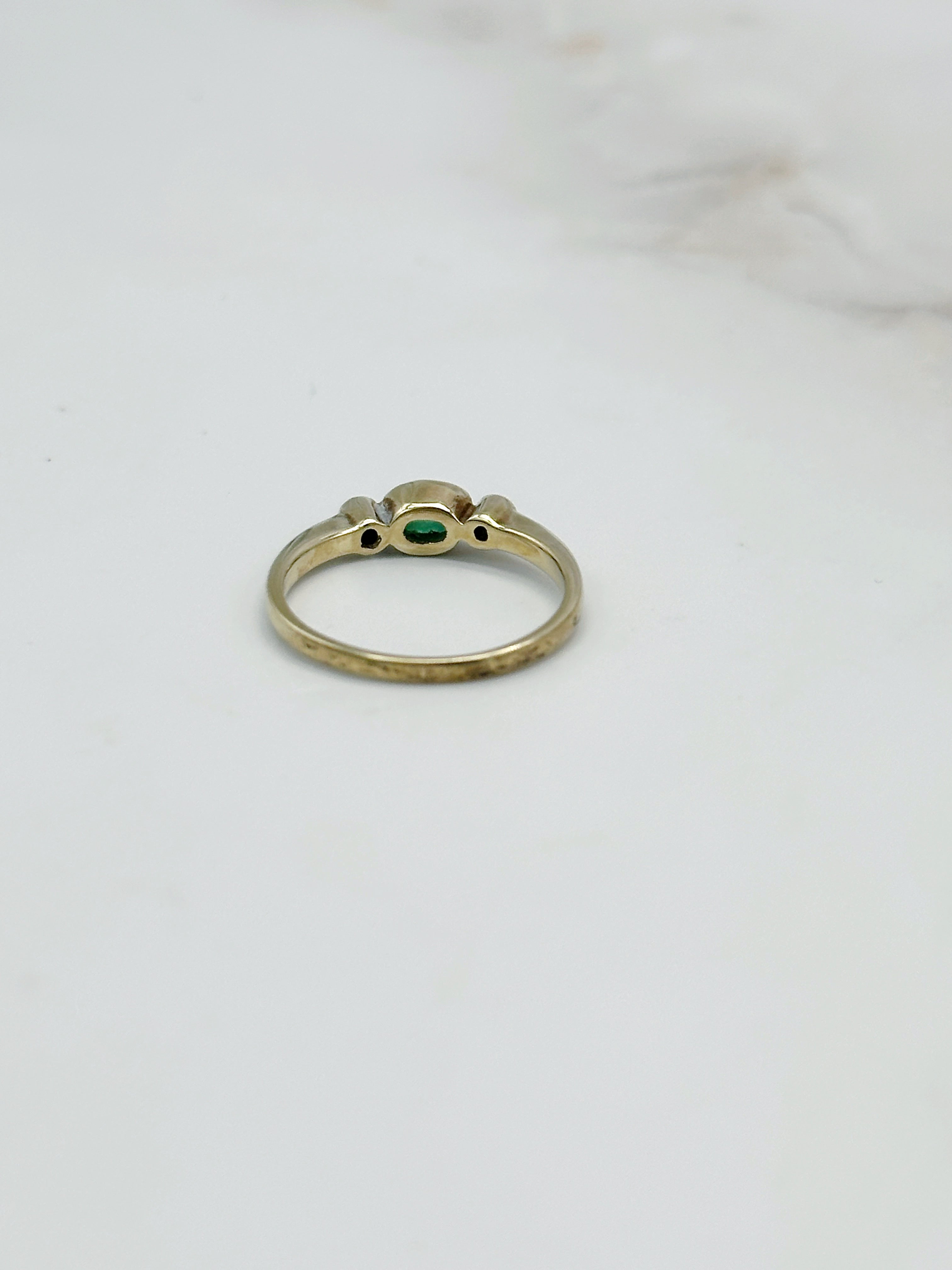 Vintage Goldring mit Smaragd Cabochon und Diamanten