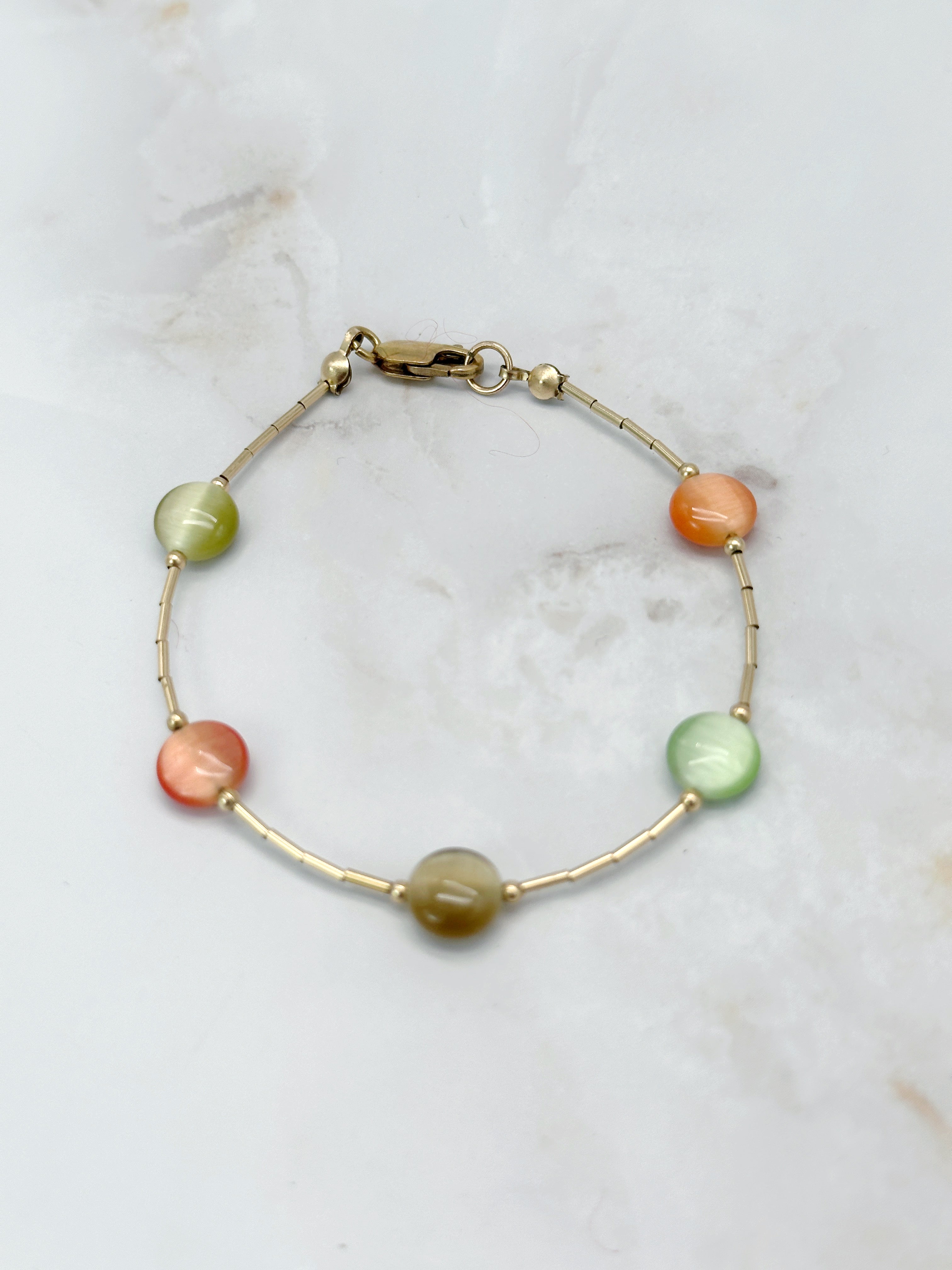 Vergoldetes Vintage Armband mit Katzenaugen-Glassteinen