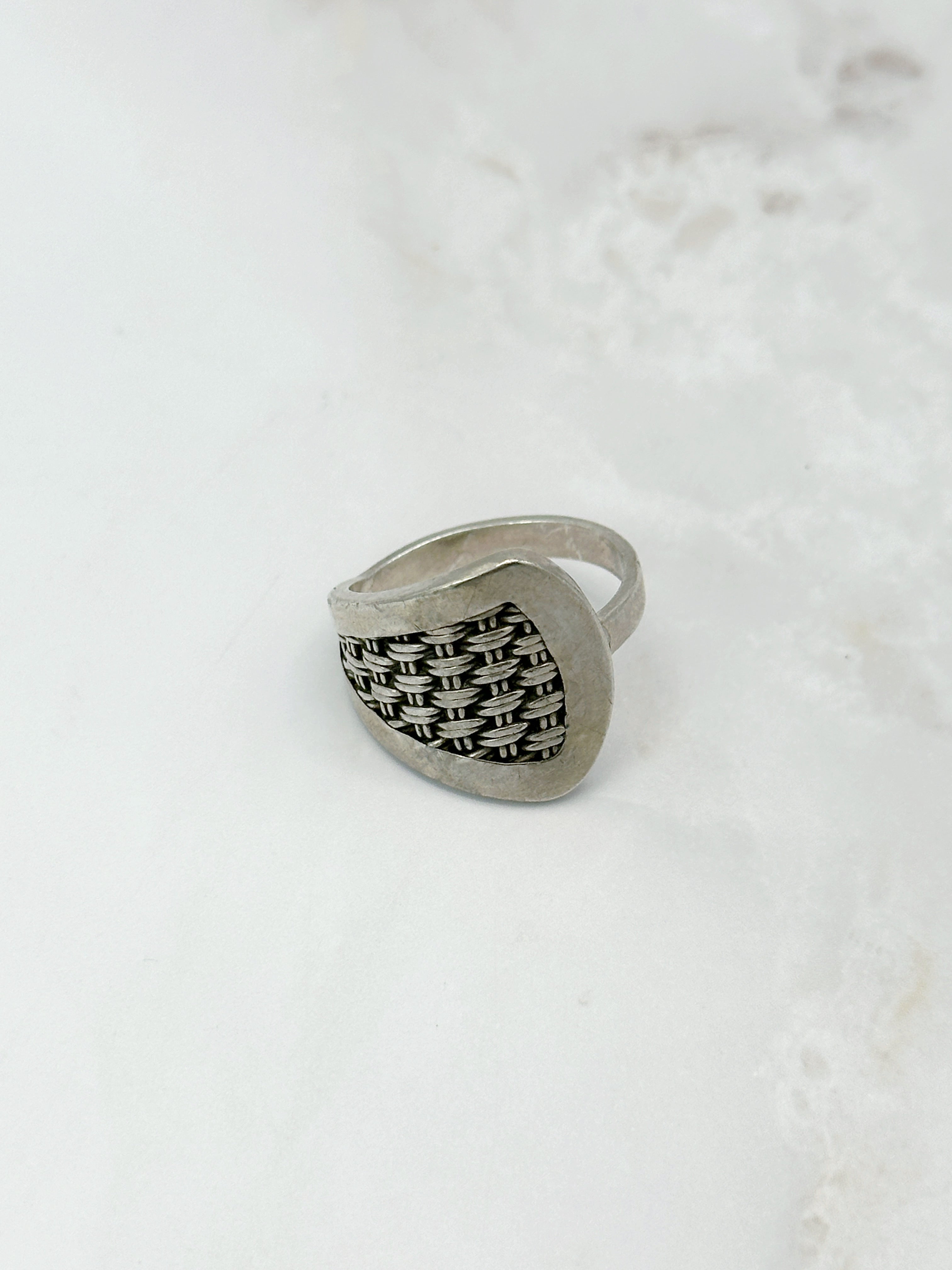 Asymmetrischer Flechtring aus Sterling Silber
