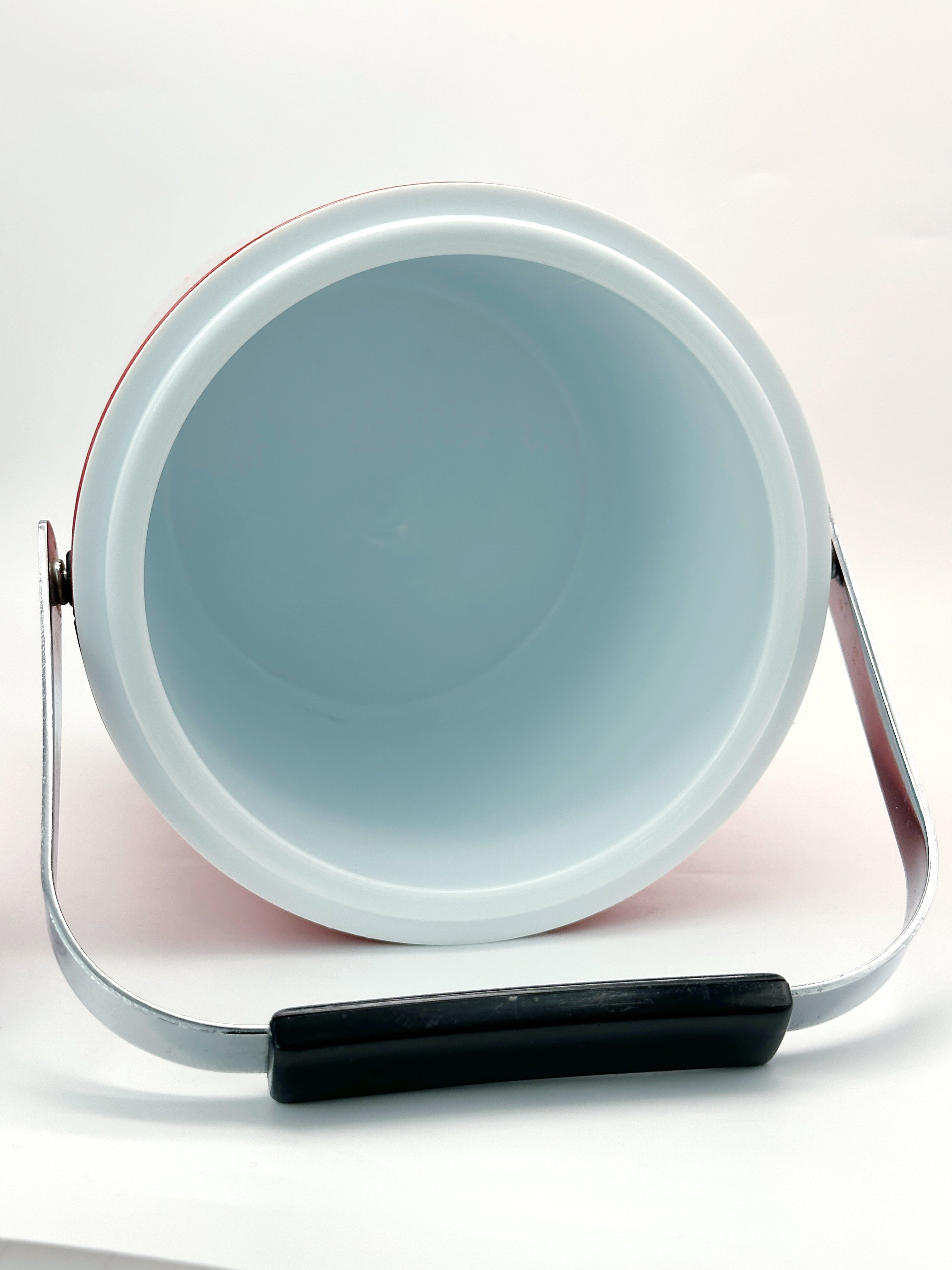 Retro Eiskübel im 70er Jahre Space Age Design