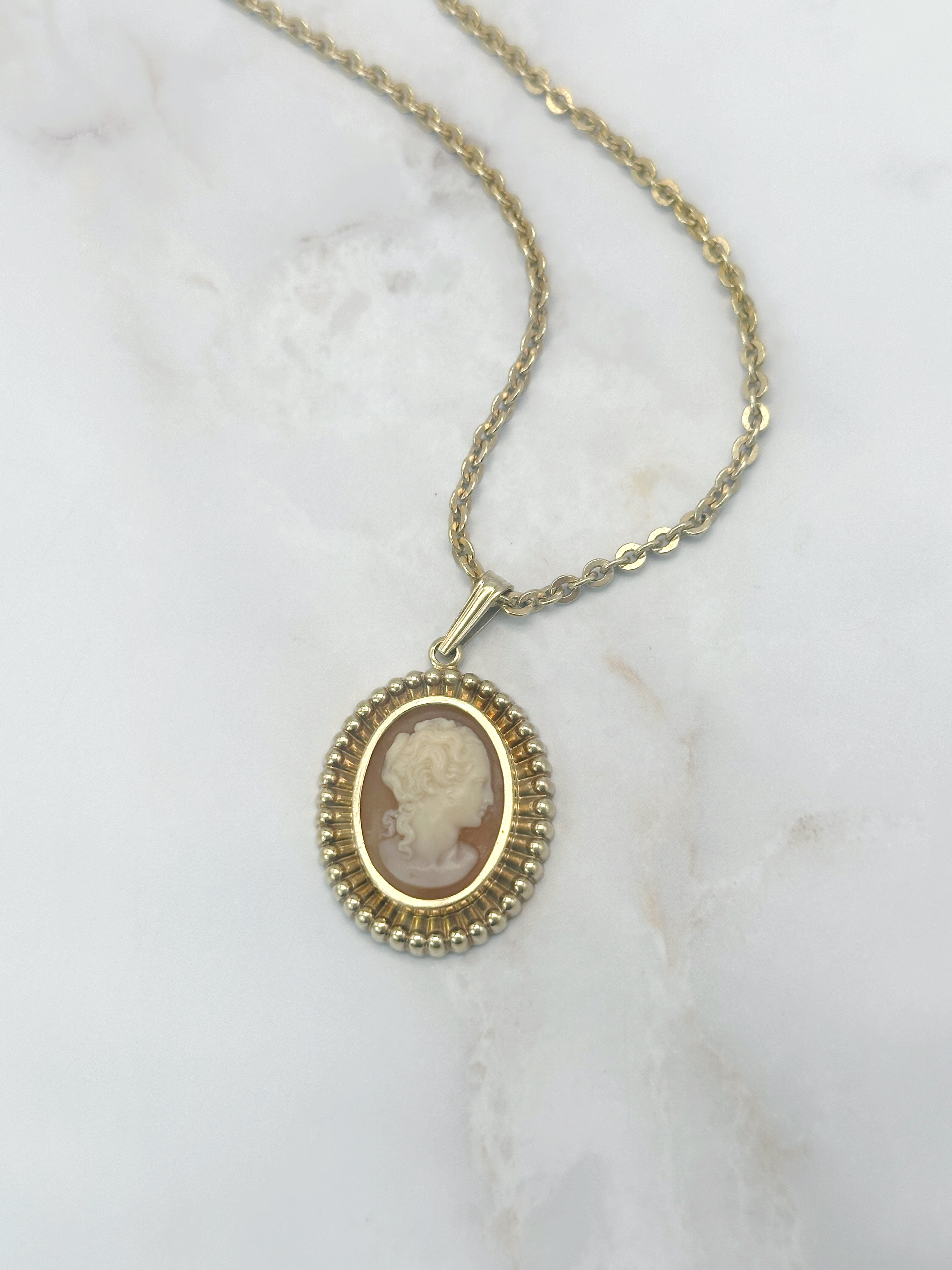 Vintage Halskette aus Amerik. Doublé mit Frauenkopf-Gemme