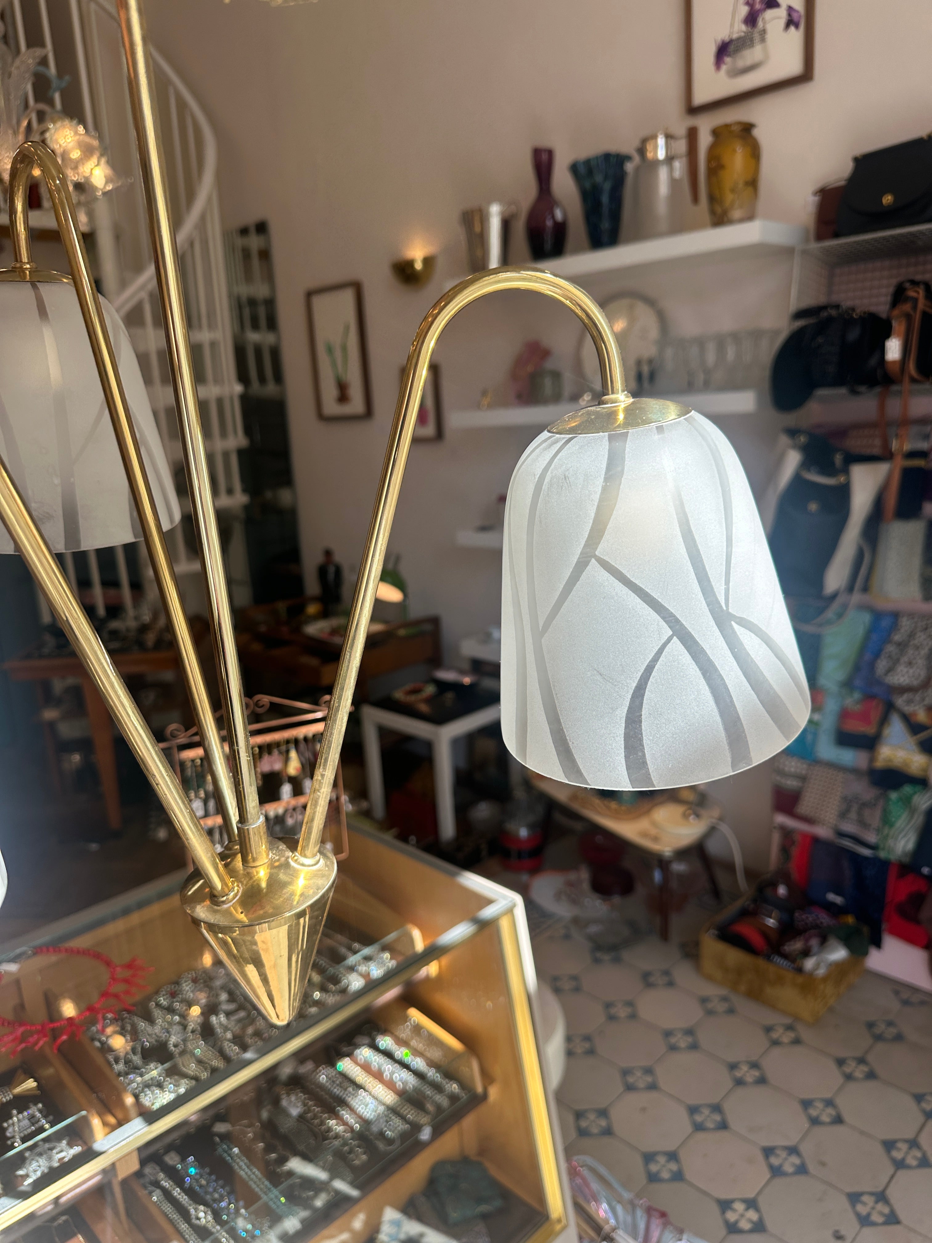 3-flammige Midcentury Lampe aus Messing und Milchglas um 1960