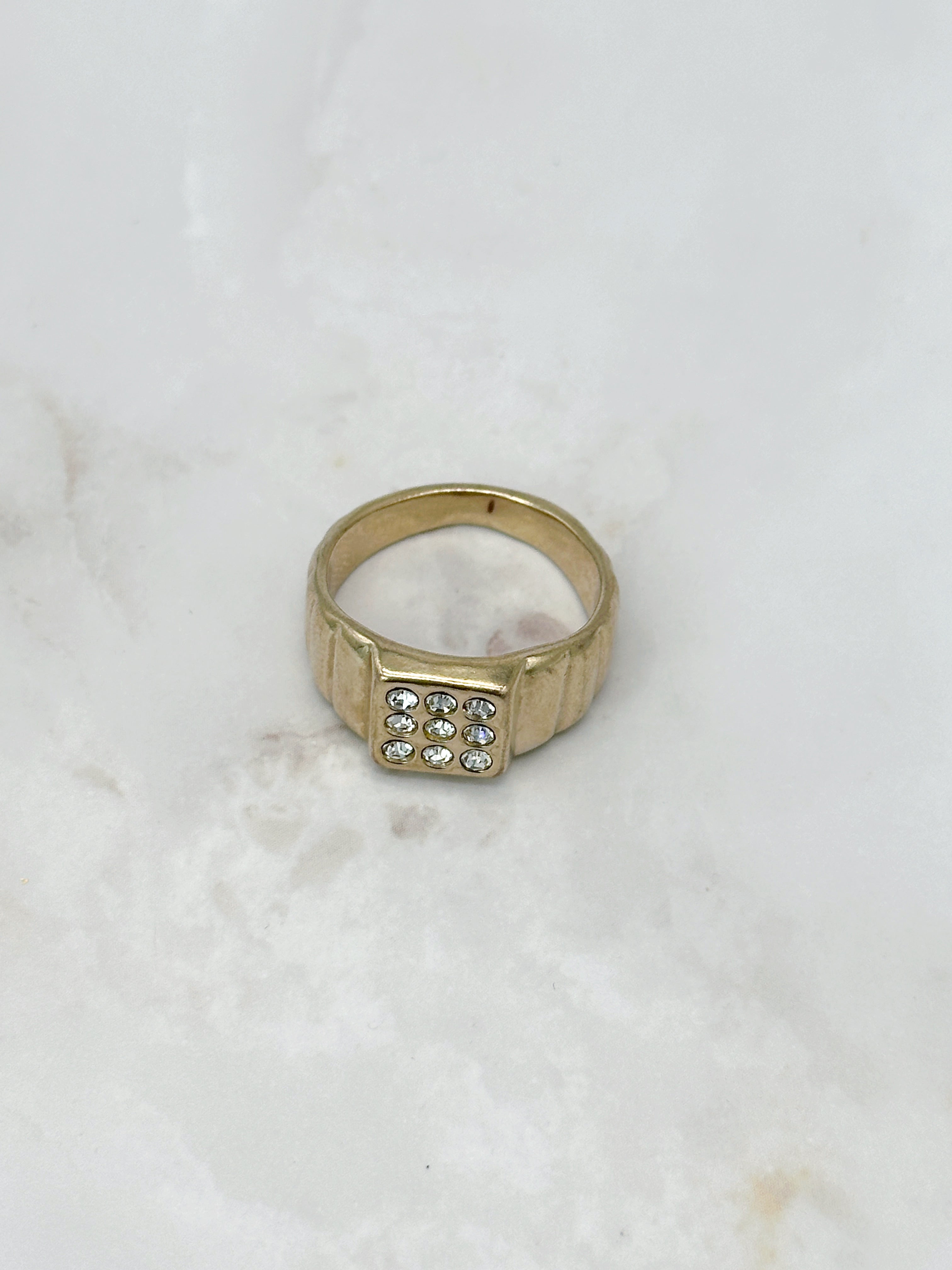 Extravaganter Siegelring mit Strass – Vergoldet