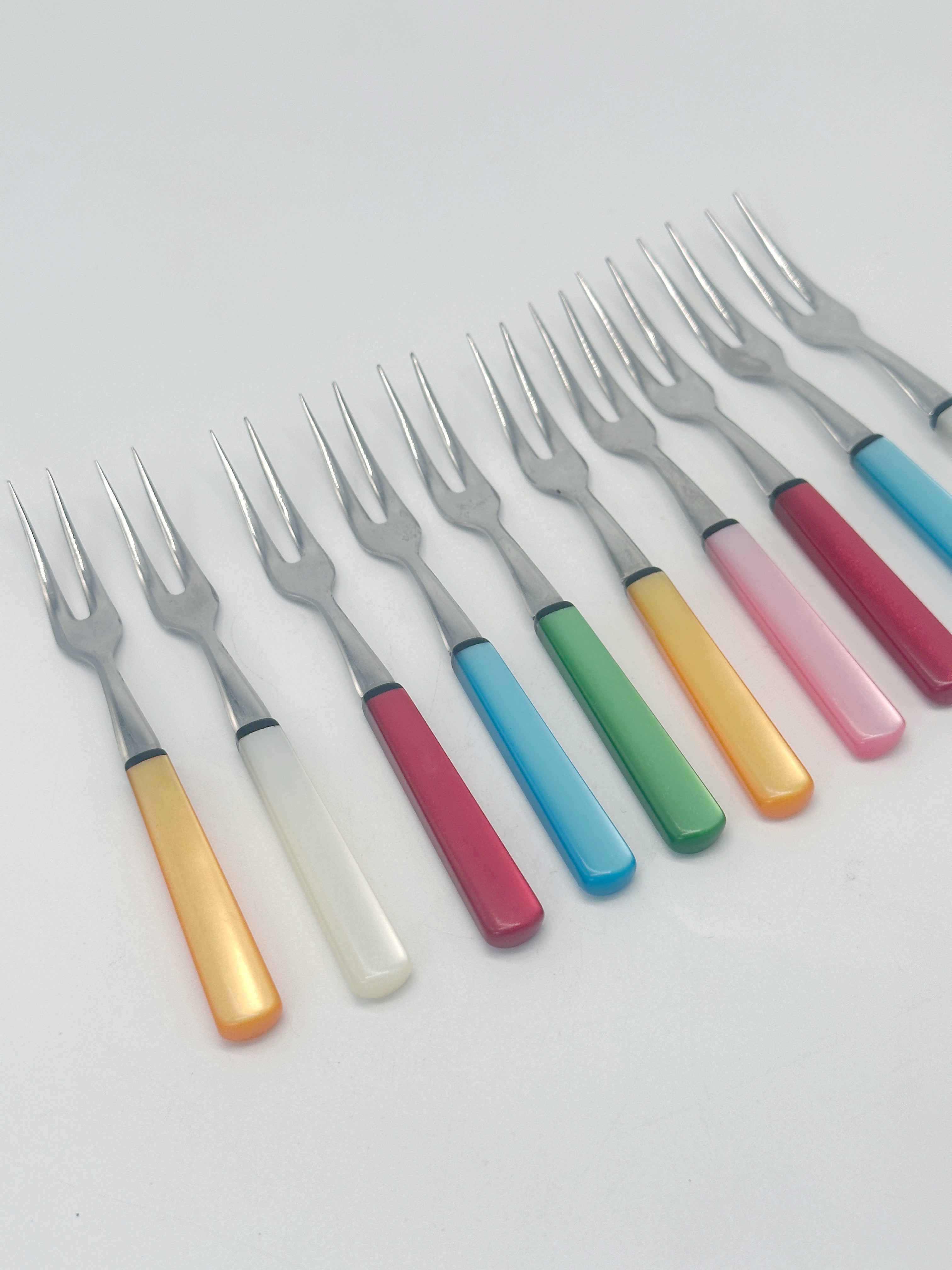 Set aus 12 bunten Cocktailgabeln mit Perlmuttglanz