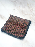 Einstecktuch aus Seide mit kleinem Muster in Schwarz, Rot und Gold