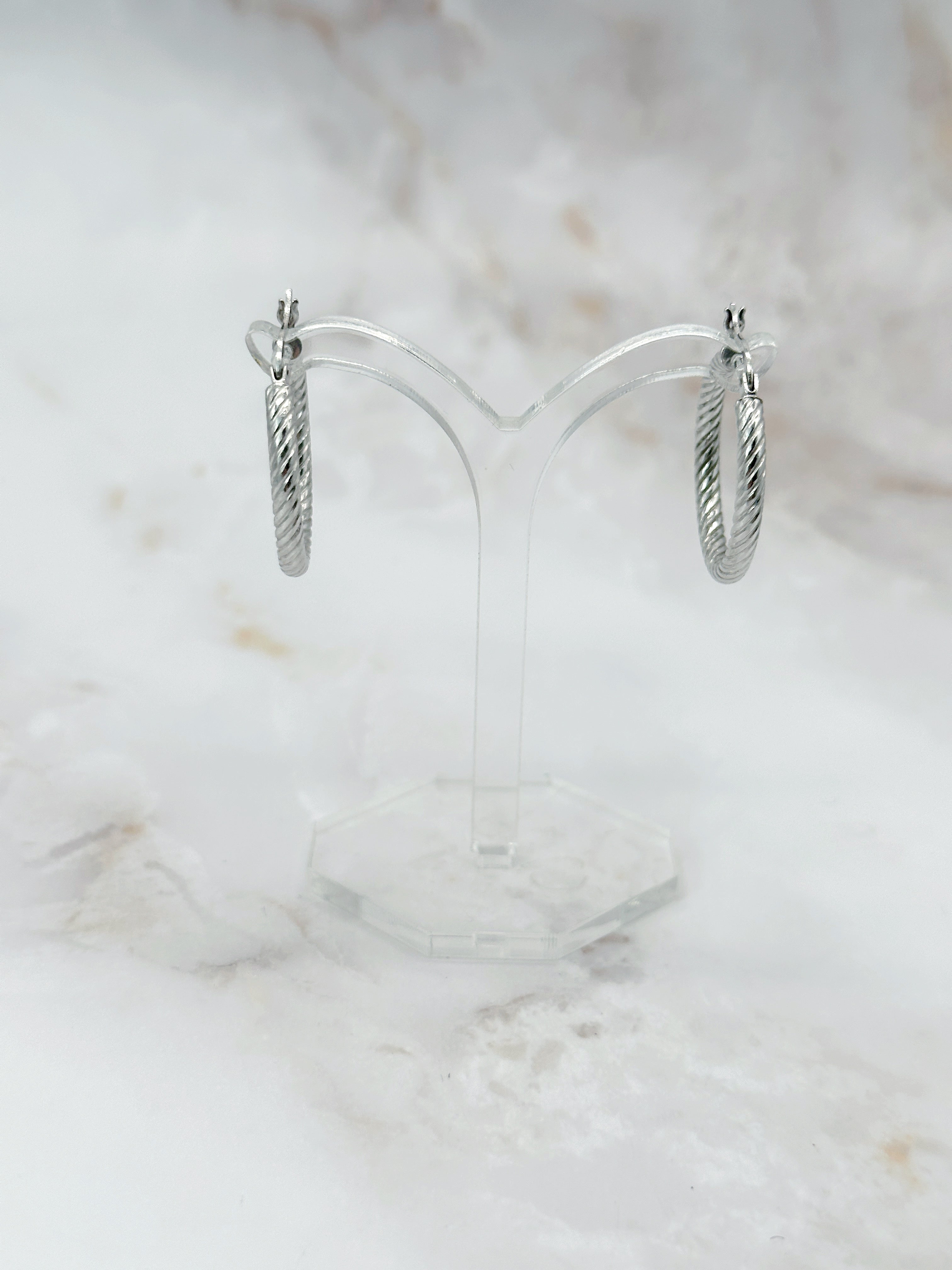 Klassische Creolen aus 925 Sterling Silber mit gedrehtem Muster