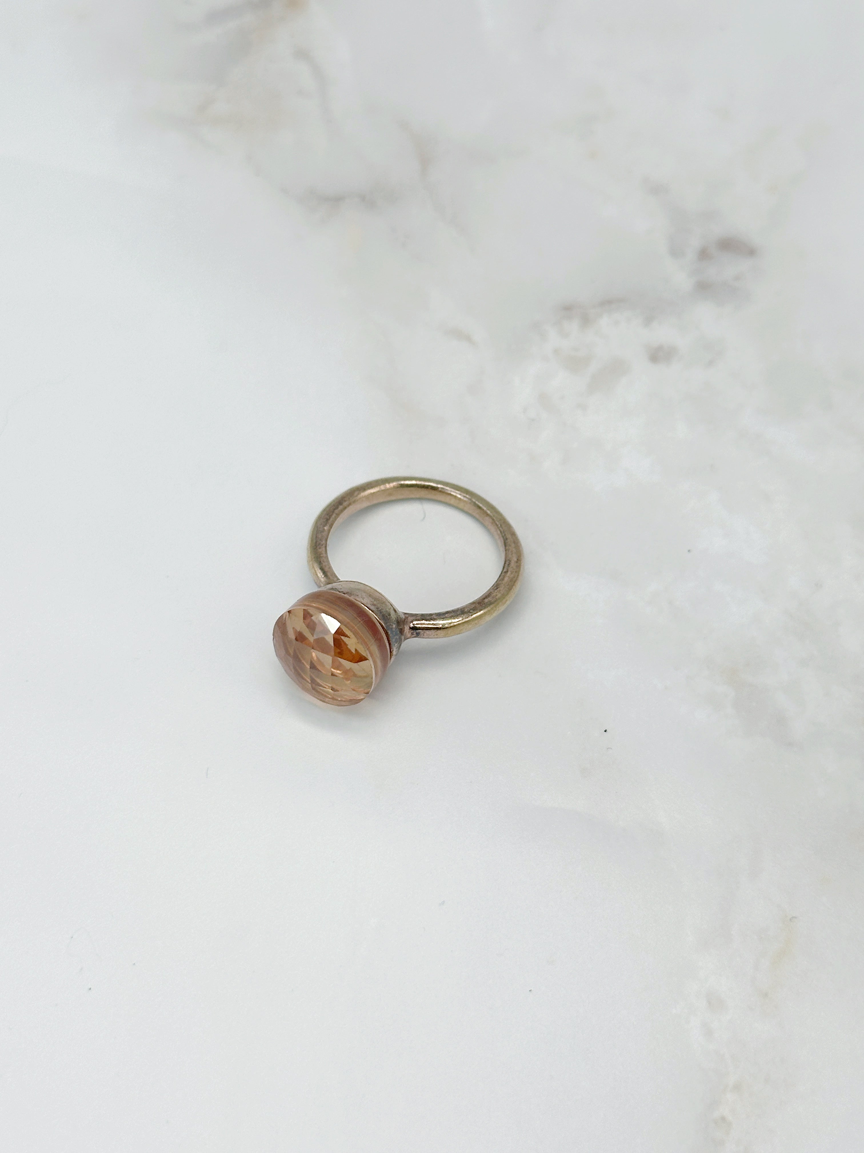 Eleganter Silberring vergoldet mit Glasstein in Pfirsich oder Hellblau