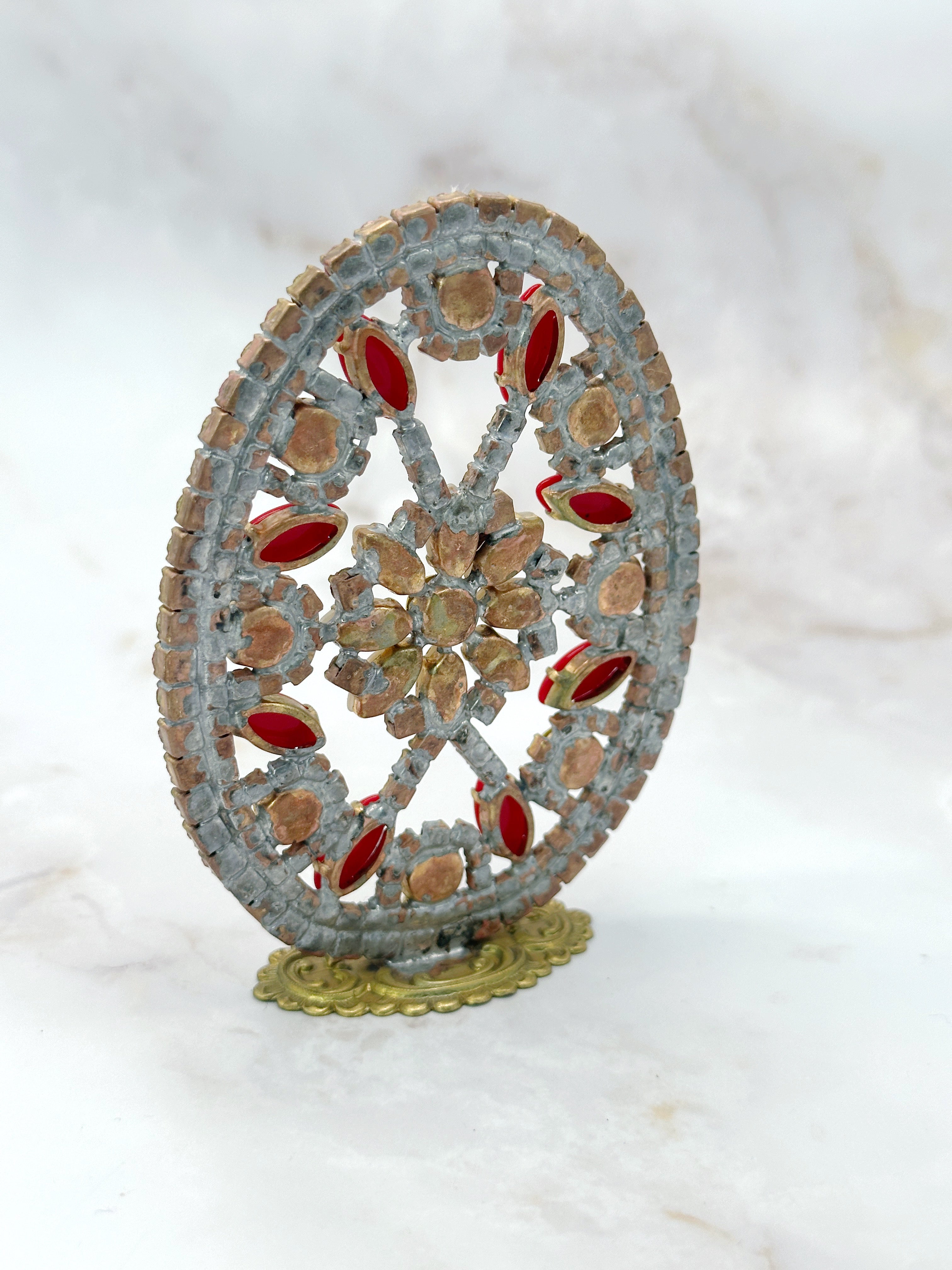 Farbenfrohes handgefertigtes Gablonzer Osterei zum Aufstellen