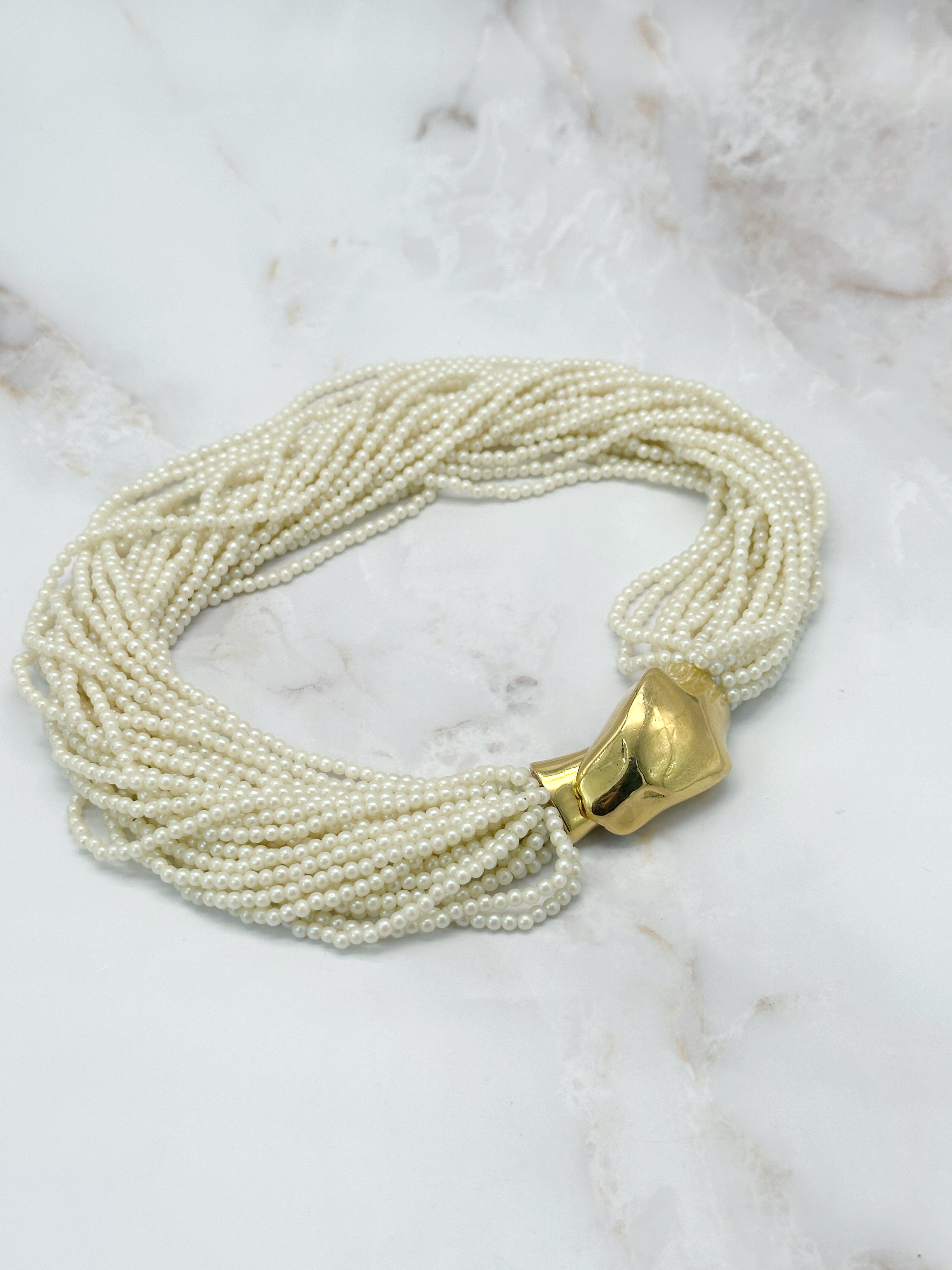 Vintage Collier aus Kunstperlen-Strängen mit Pantherkopf-Verschluss