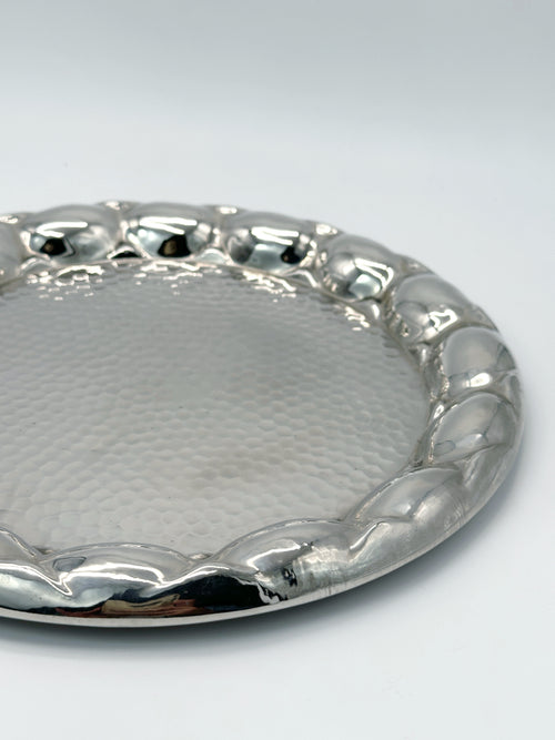 Art Déco Tablett, Rund & Versilbert, mit Hammerschlag
