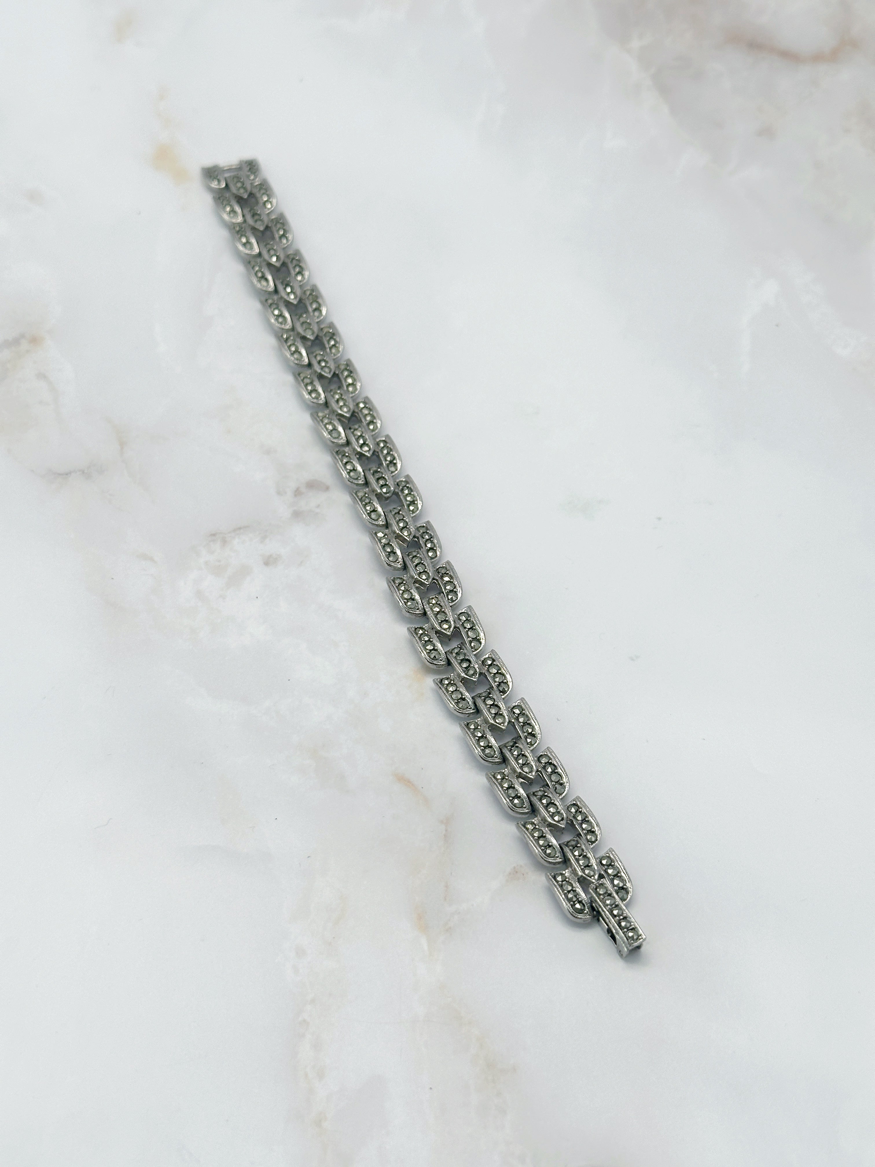 Rhodiniertes Vintage Armband mit funkelnden Markasiten