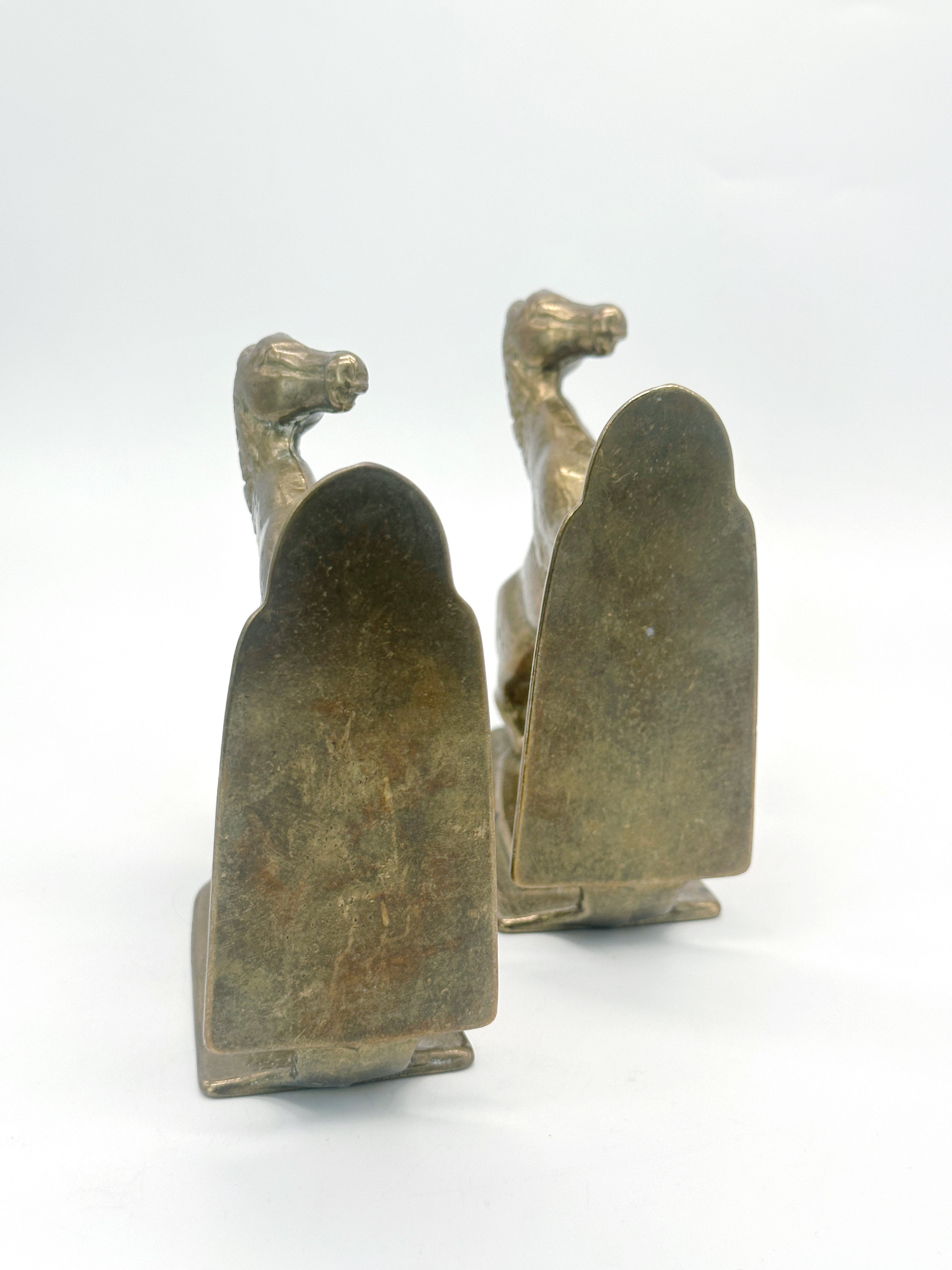 Edle Vintage Buchstützen aus Messing mit steigenden Pferden