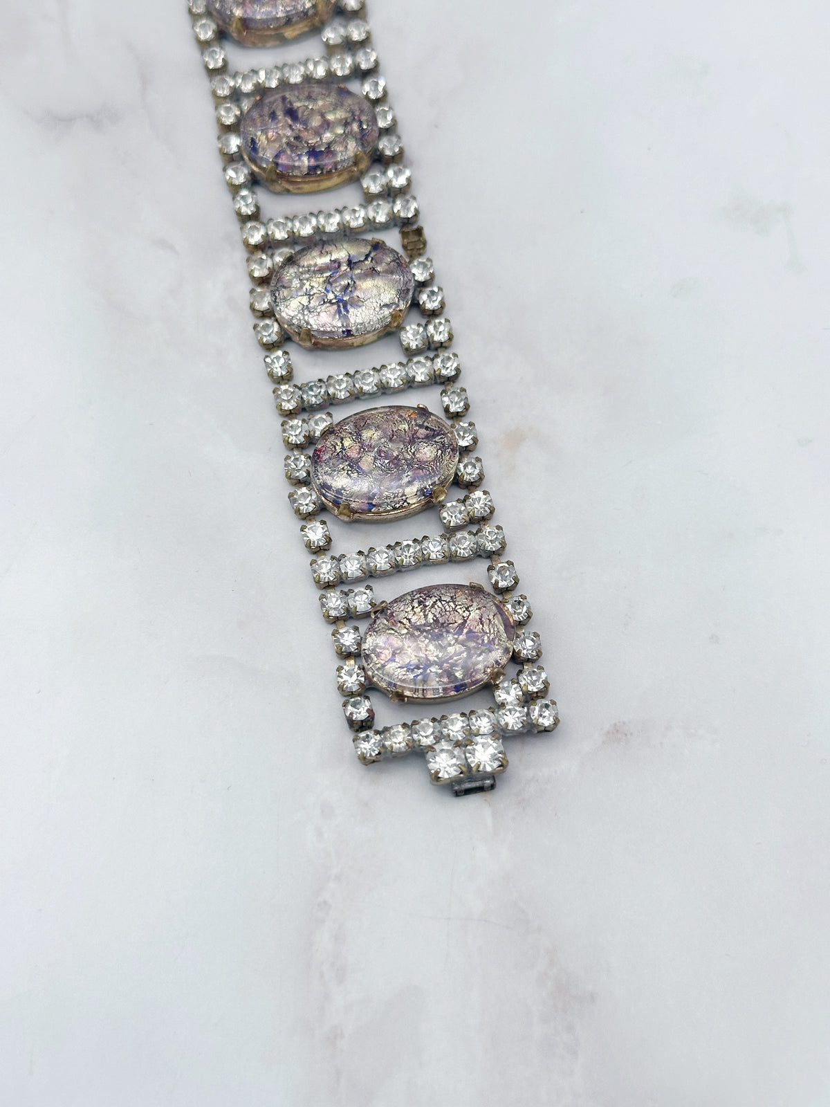 Gablonzer Vintage Armband mit changierenden violett-goldenen Glaskristallen