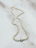 Cultured pearl necklace with 750 white gold clasp 