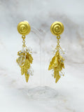 Opulente Statement Ohrclips mit Muscheln, vergoldet
