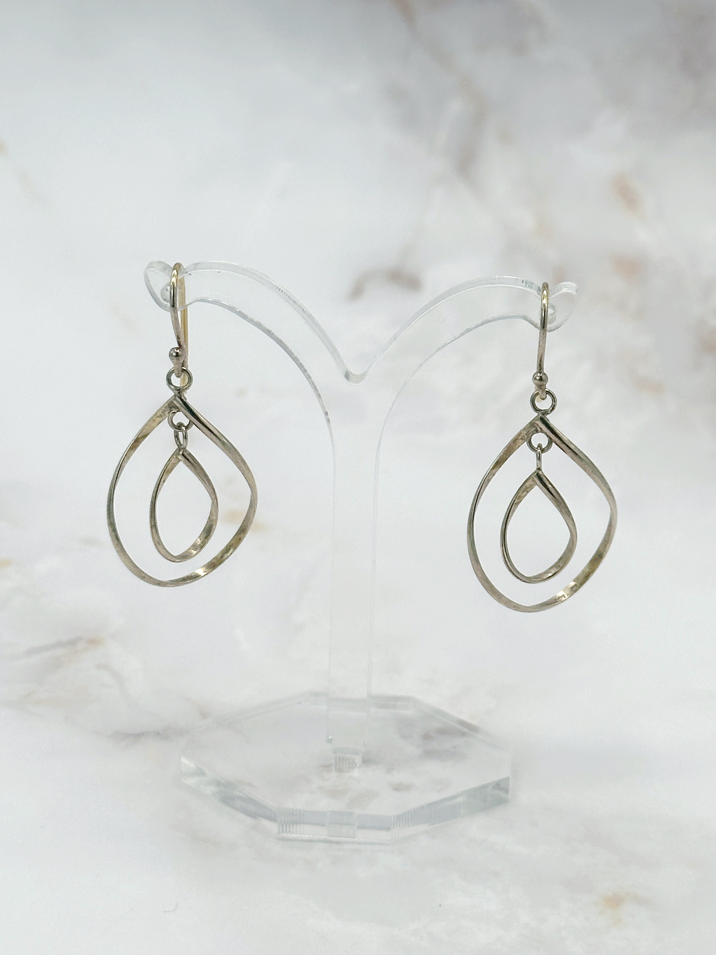 Filigrane bewegliche Tropfen-Ohrhänger aus vergoldetem 925 Silber