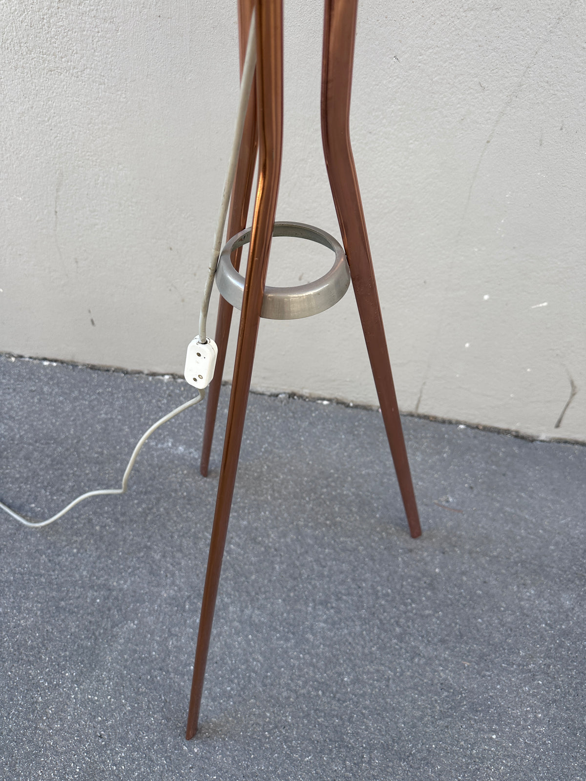 Dreibeinige Vintage Stehlampe aus den 1950/60er Jahren