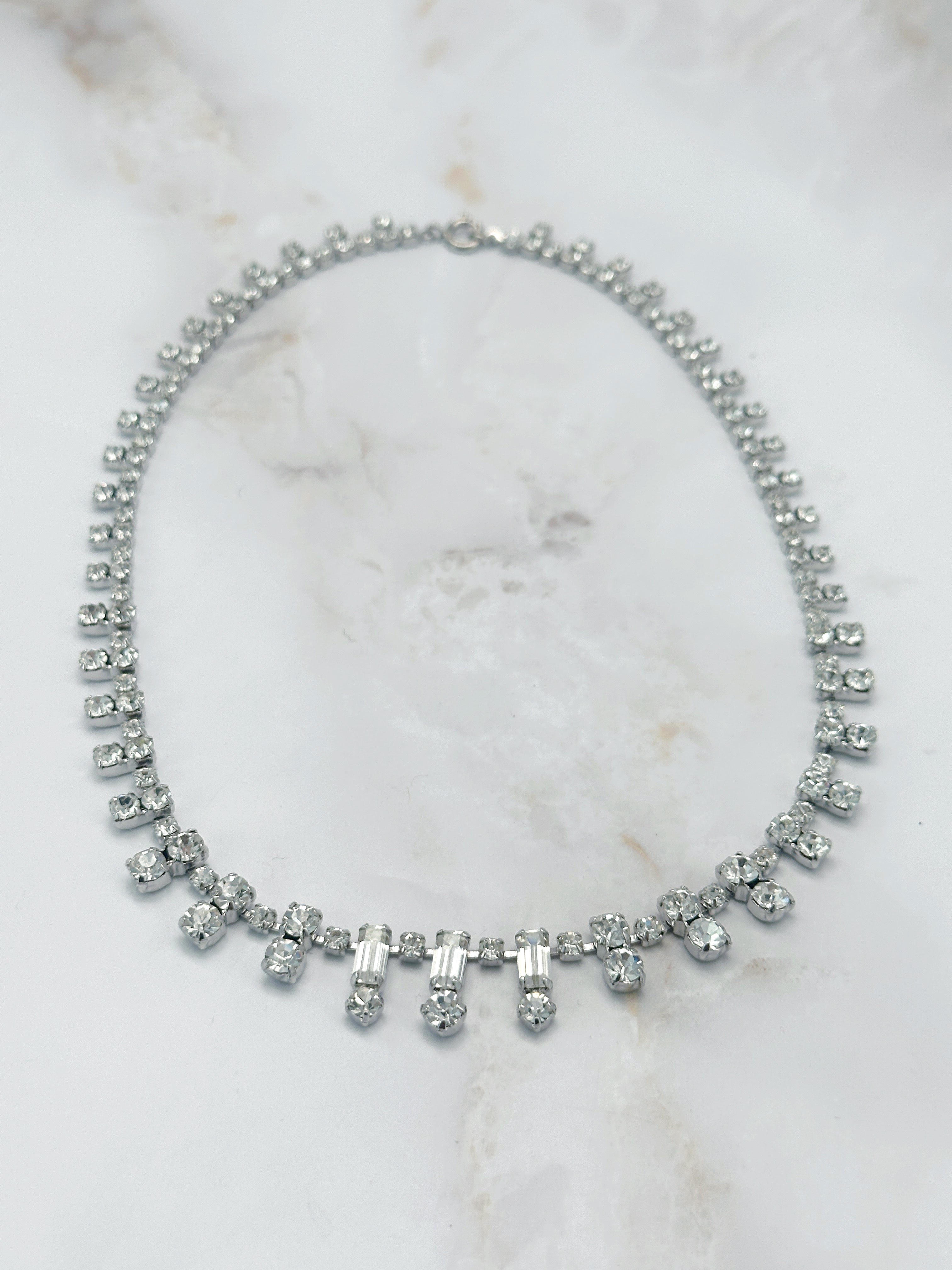 Vintage Strass Collier mit funkelnden eckigen Elementen