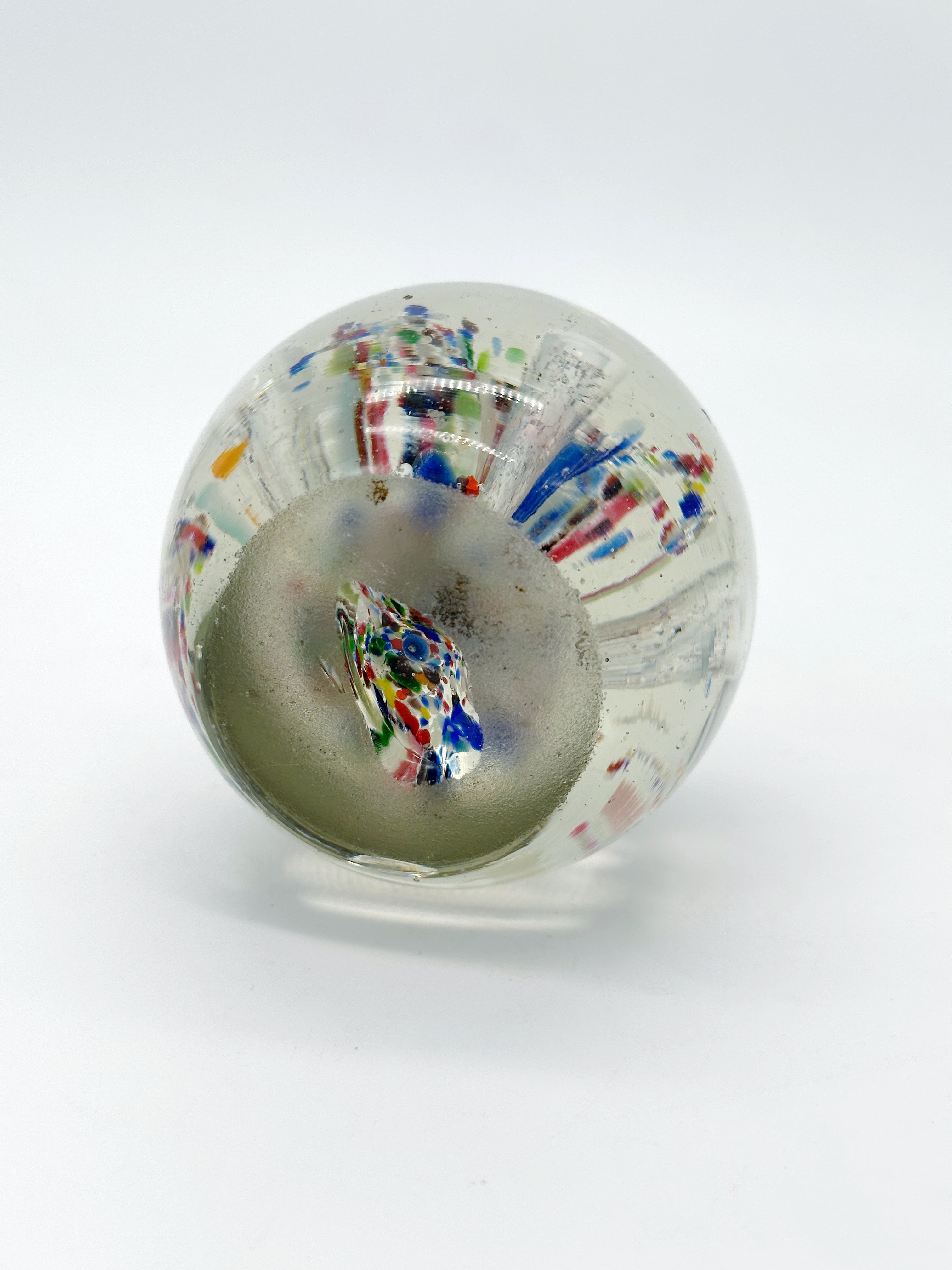Glas-Paperweight mit Millefiori-Muster & Lufteinschlüssen