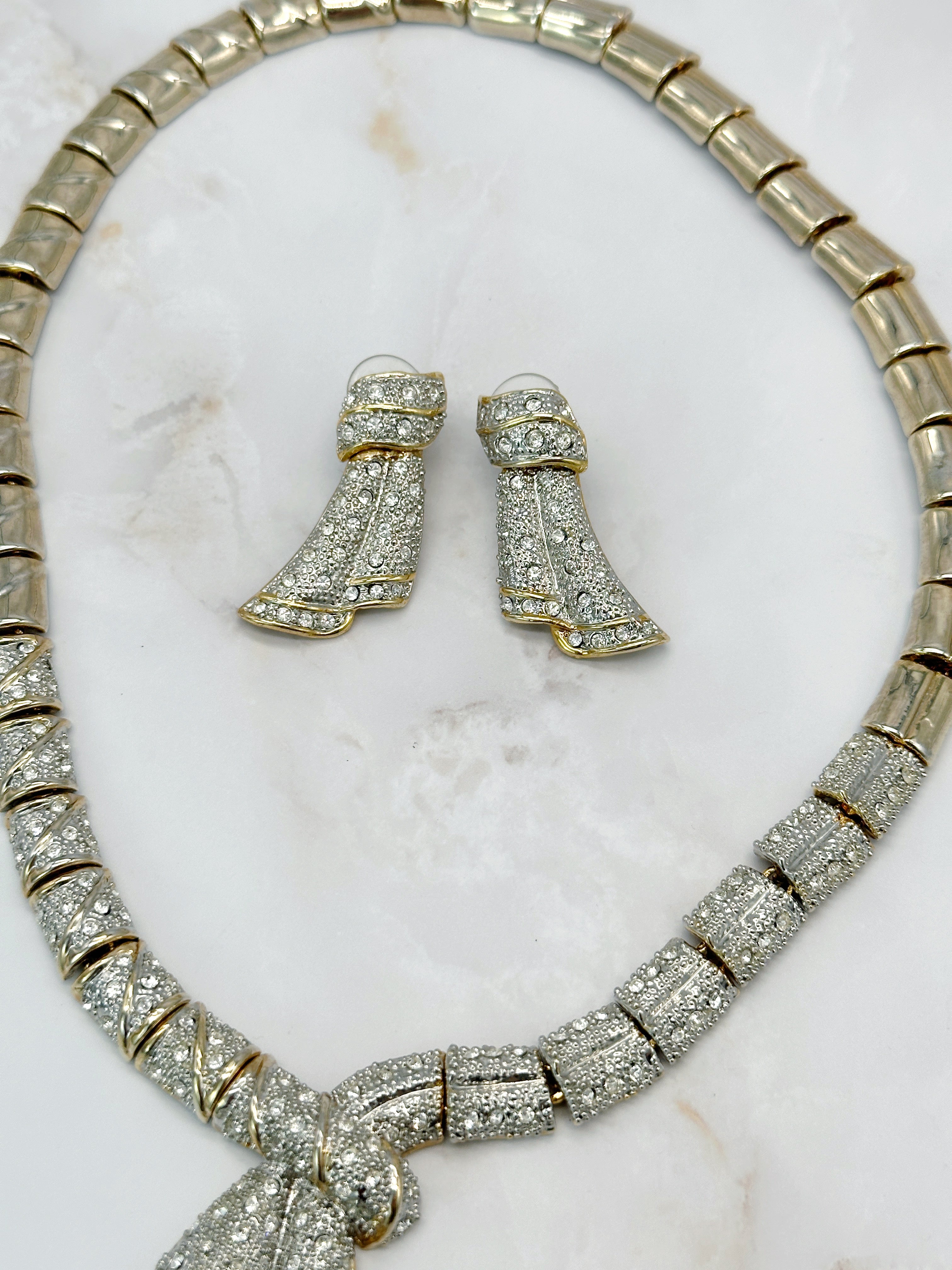 Exquisites Vintage Schmuckset mit Collier & Ohrhängen, Strass & vergoldet