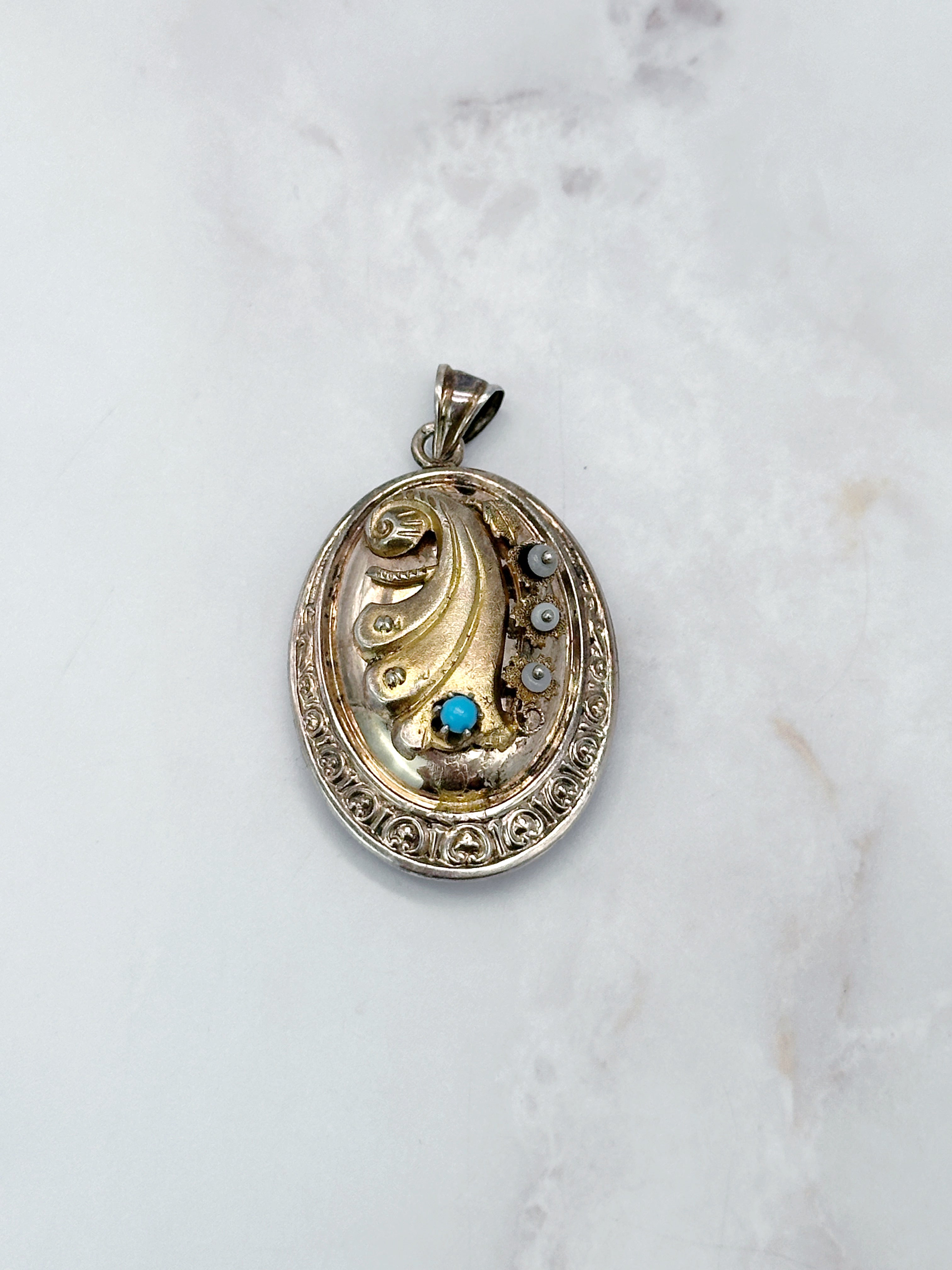 Antikes Jugendstil Medaillon mit floralen Ornamenten
