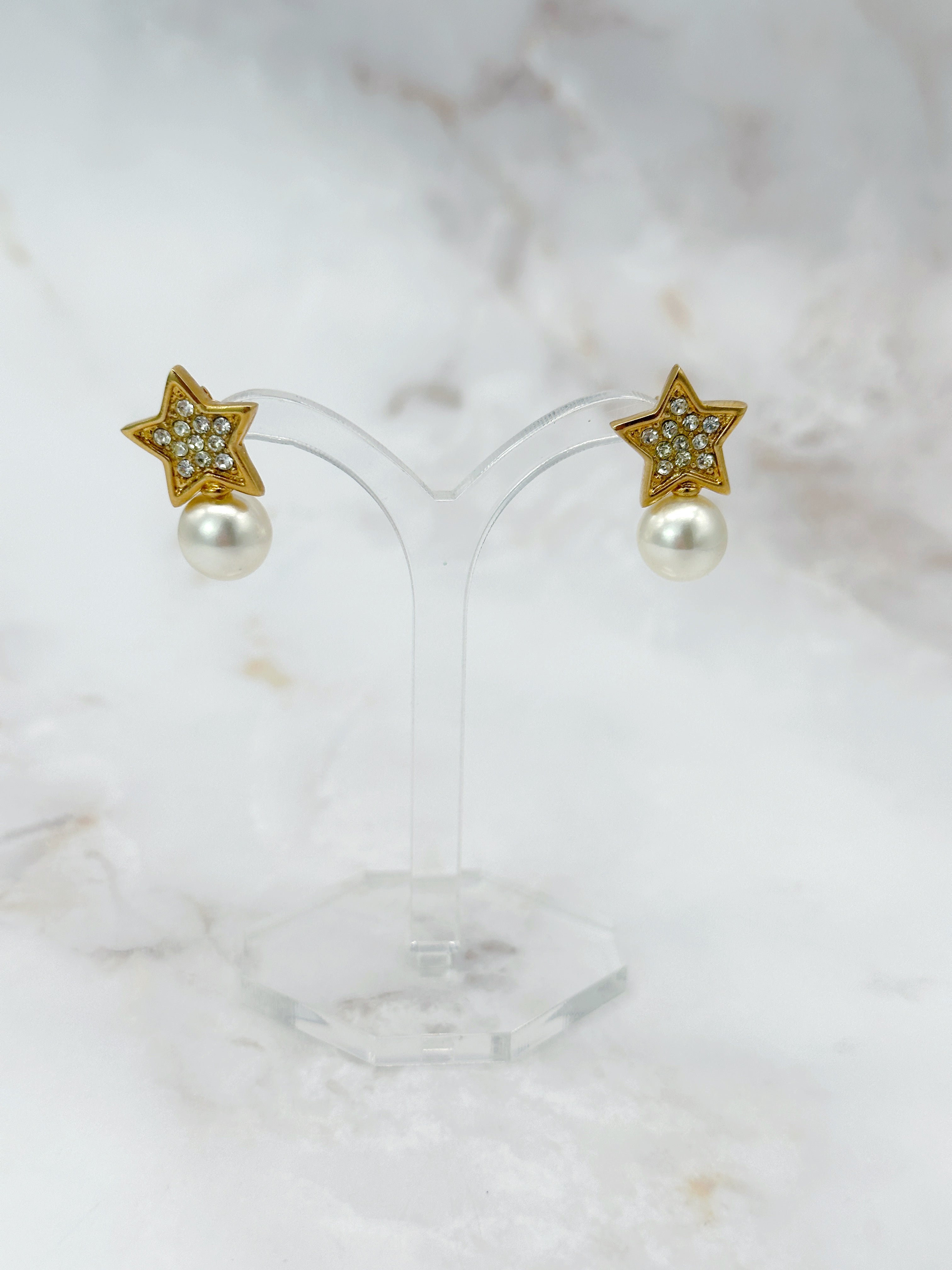 Vergoldete Ohrstecker mit Stern, Strass und Imitationsperle