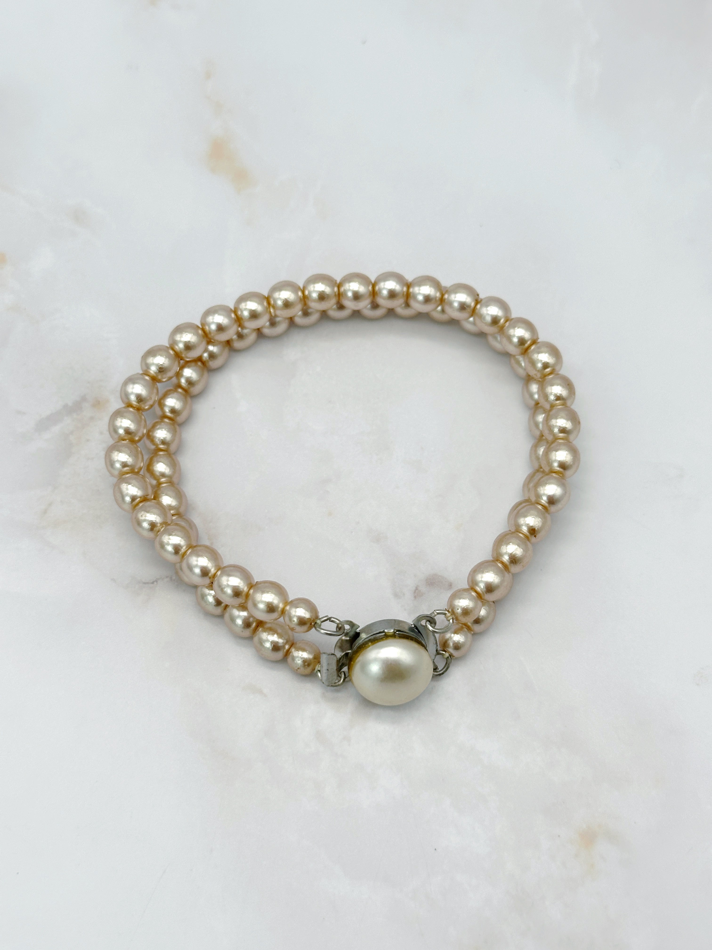 Zweireihiges Vintage Armband mit champagnerfarbenen Imitationsperlen