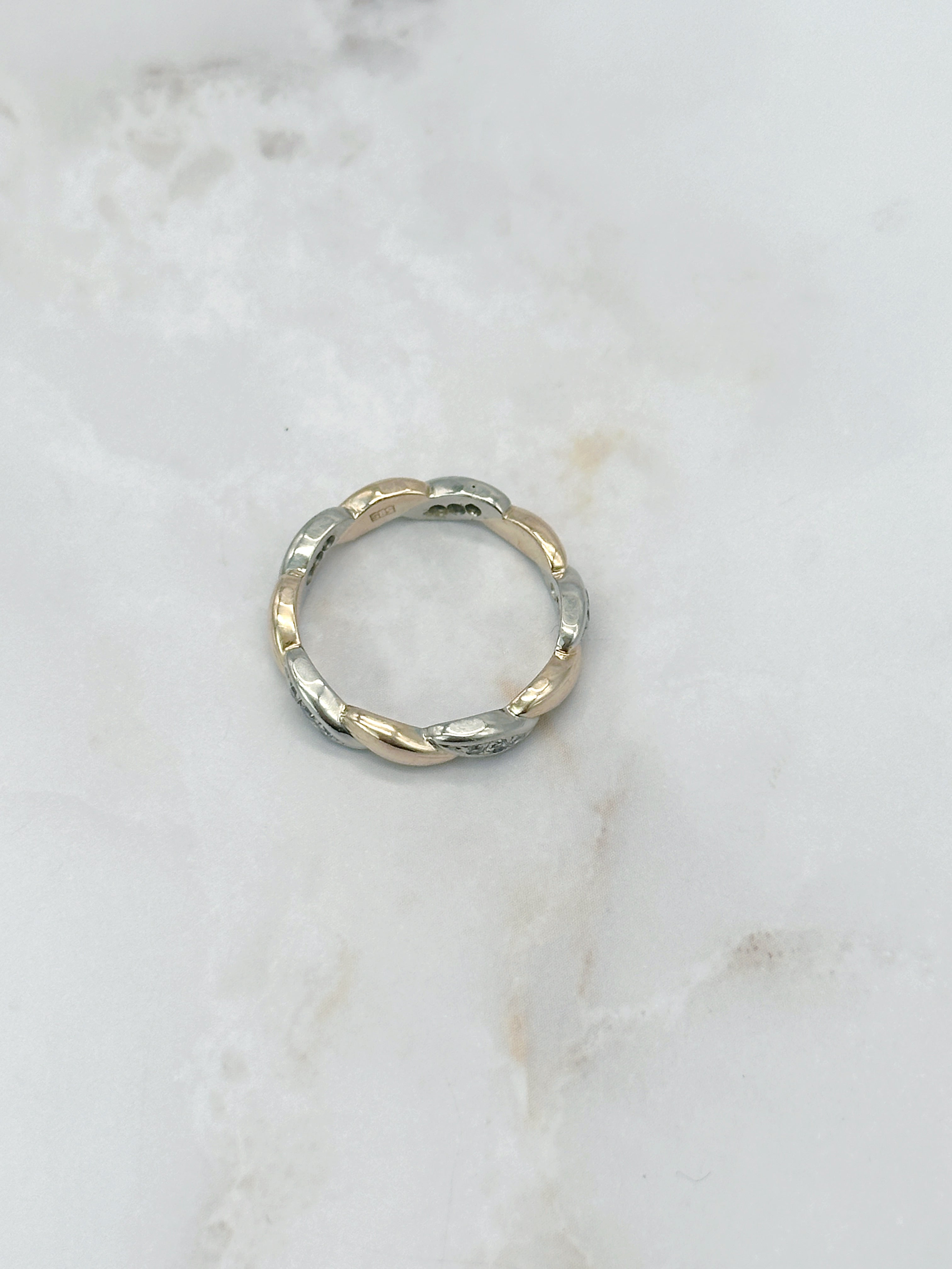 Gedrehter Ring in 585 Gelbgold und Weißgold mit Zirkonia
