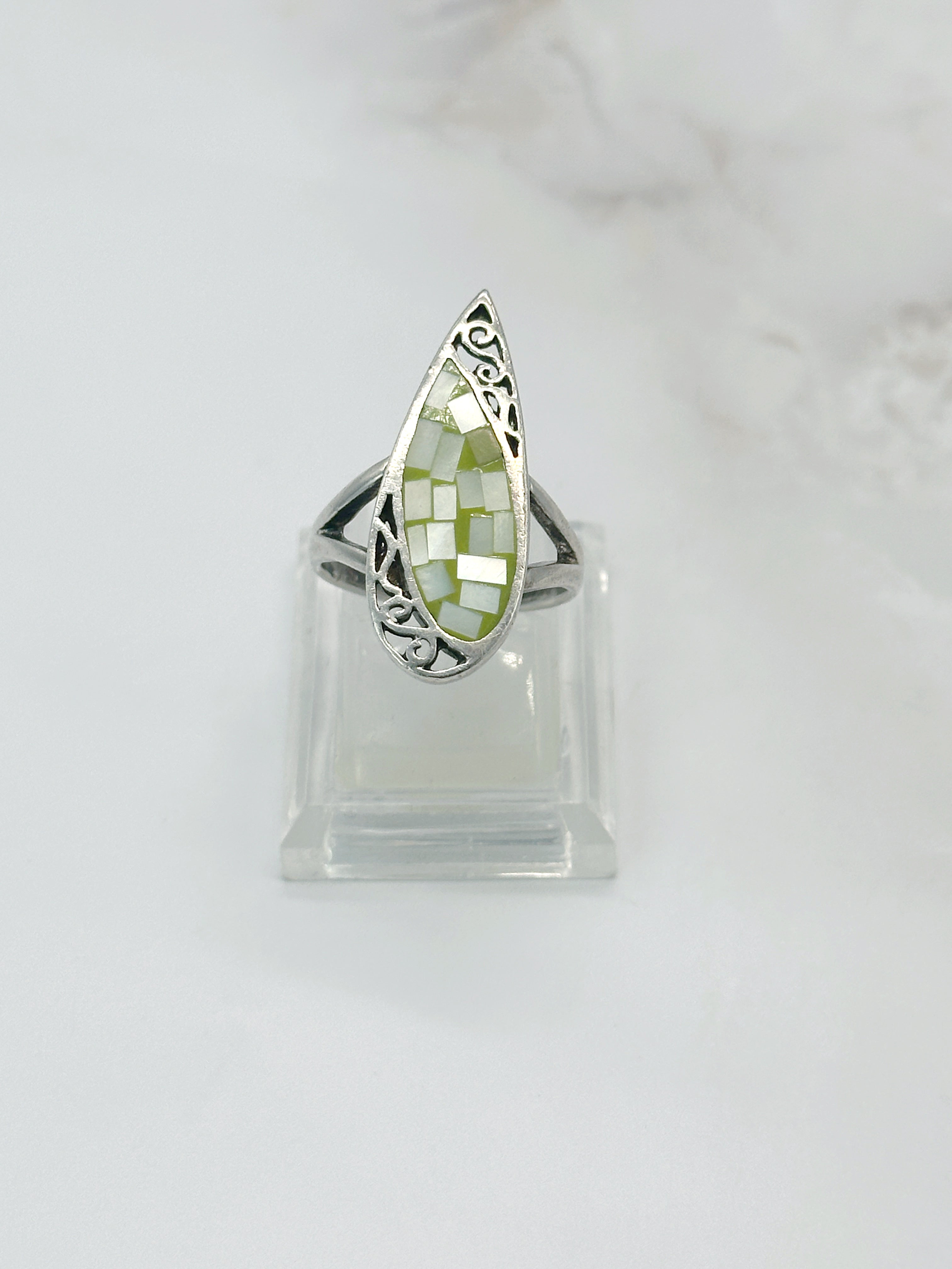 Ausgefallener Vintage Silberring mit limettengrünem Perlmutt-Mosaik