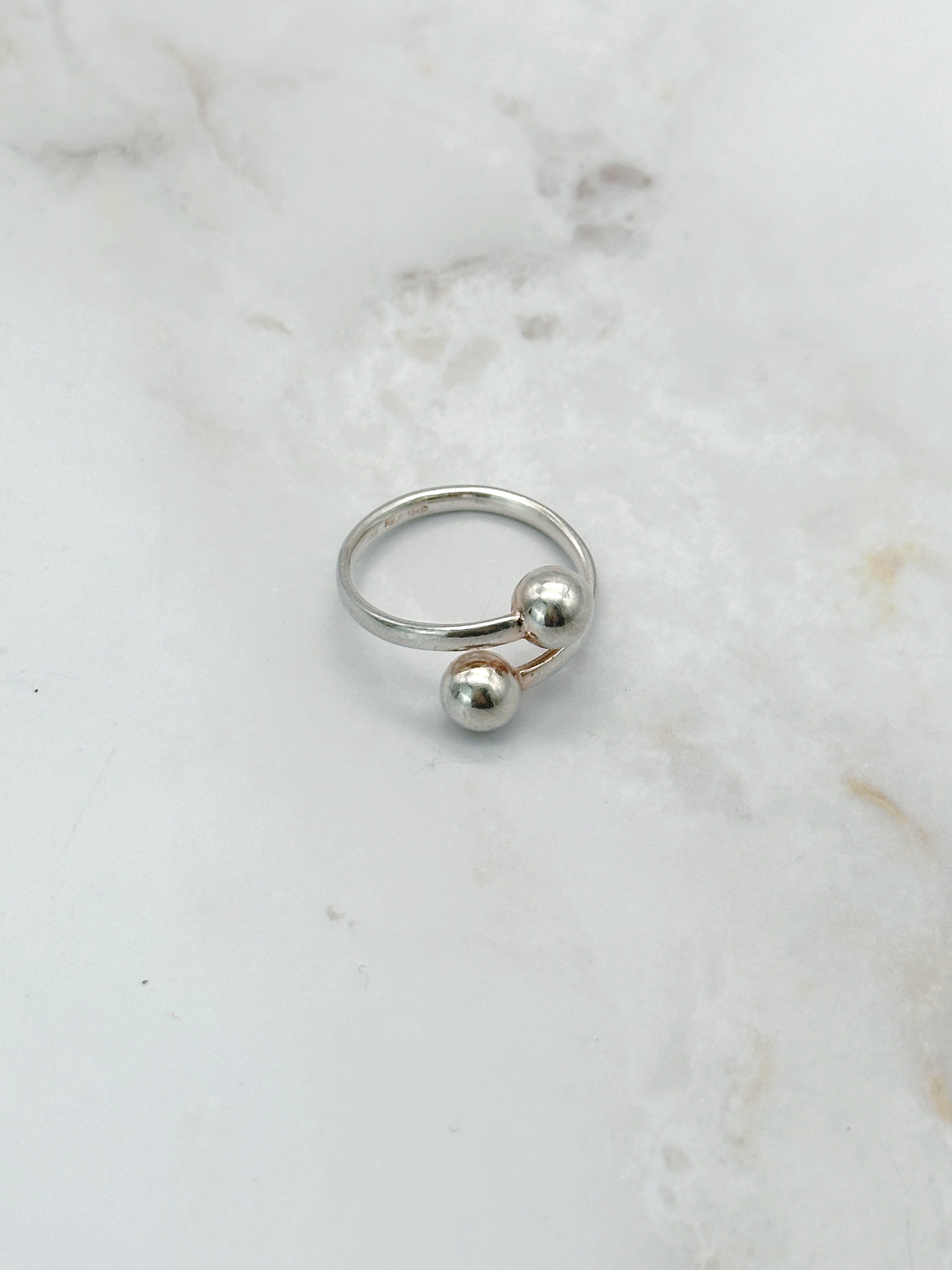 Vintage silver ring with 2 balls