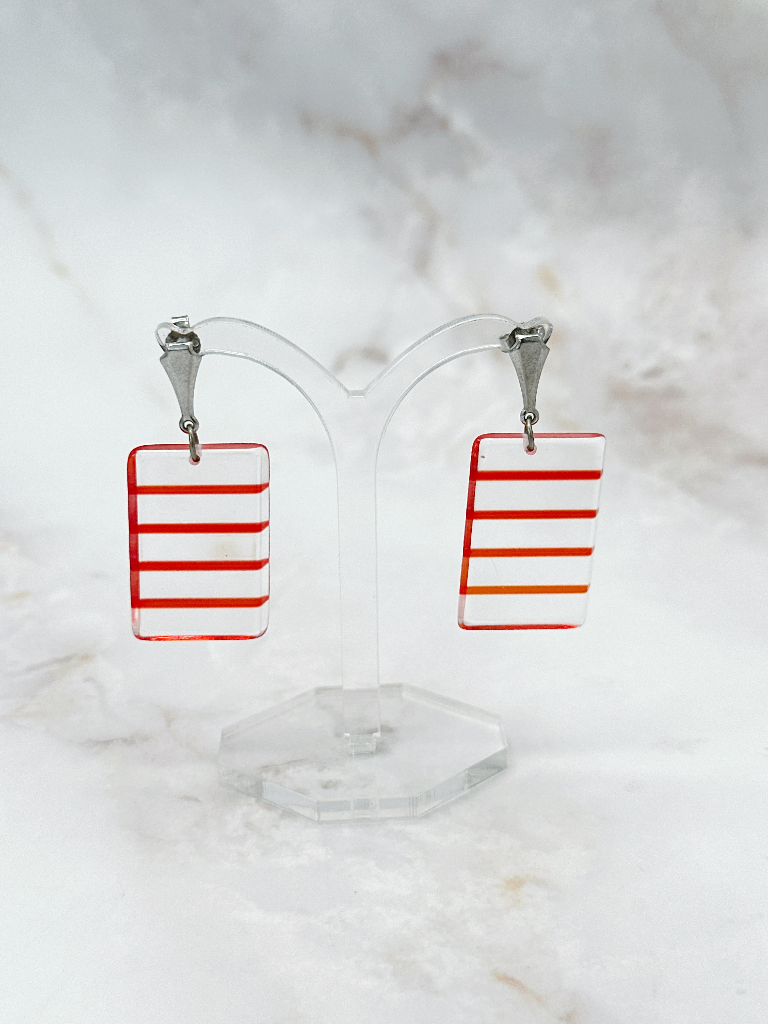 Ohrstecker mit rot gestreiftem Plexiglas und 925 Silber