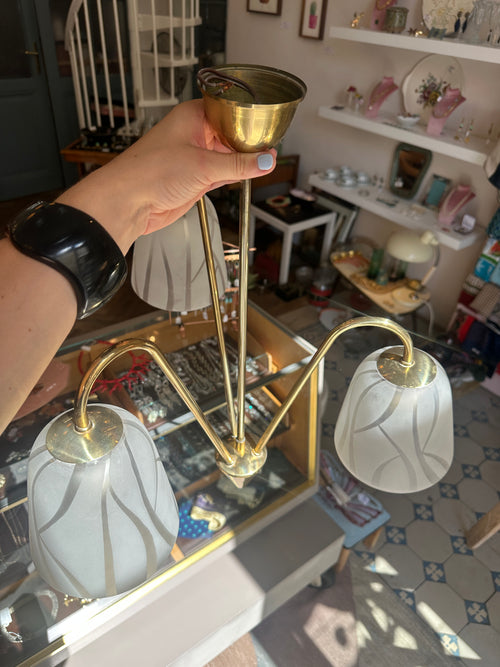 3-flammige Midcentury Lampe aus Messing und Milchglas um 1960