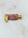Vergoldete Brosche in Tubenform mit Glitzer in Rosa, Grün oder Lila