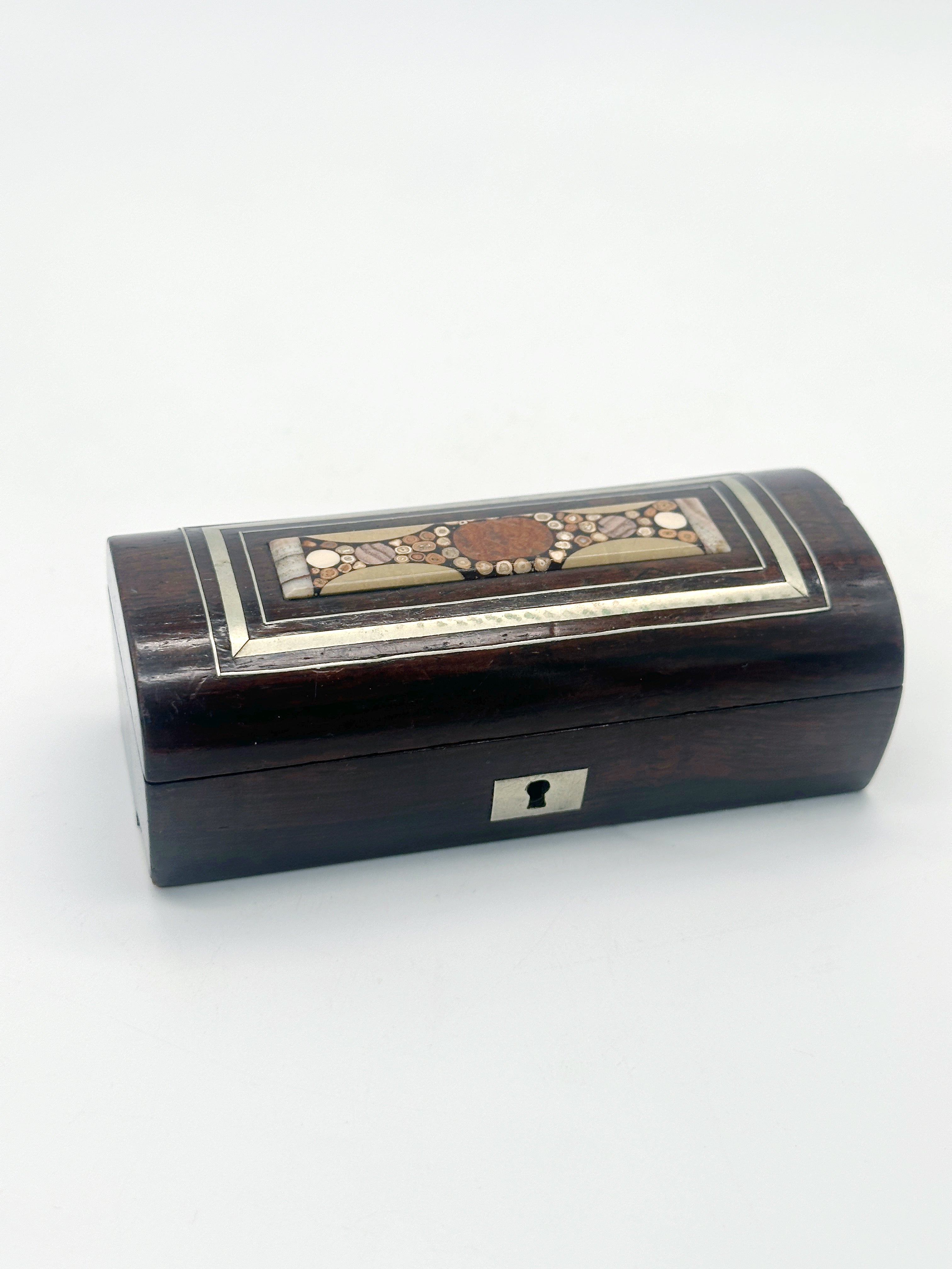 Elegante Holzschatulle mit kunstvoller Stein-Einlegearbeit