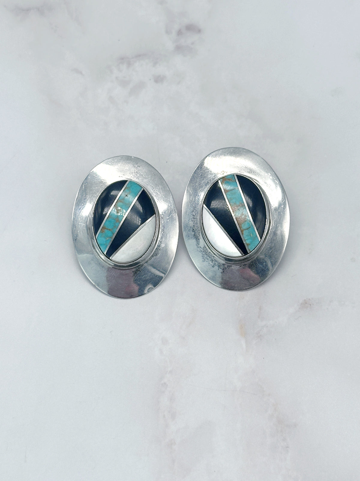 Ovale Vintage Ohrstecker aus 925 Silber mit Perlmutt und Onyx