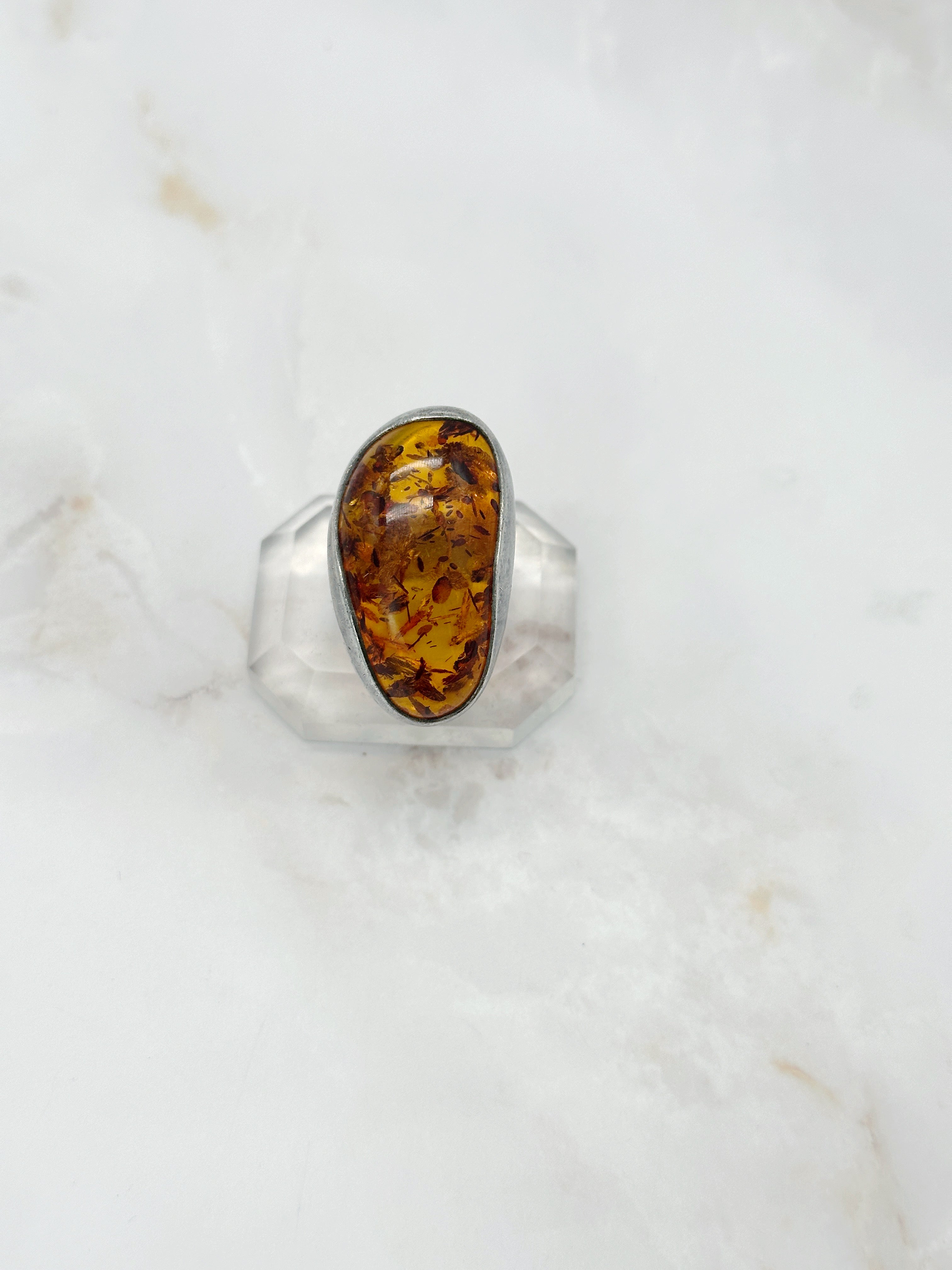 Statement Ring mit Bernstein und Silber